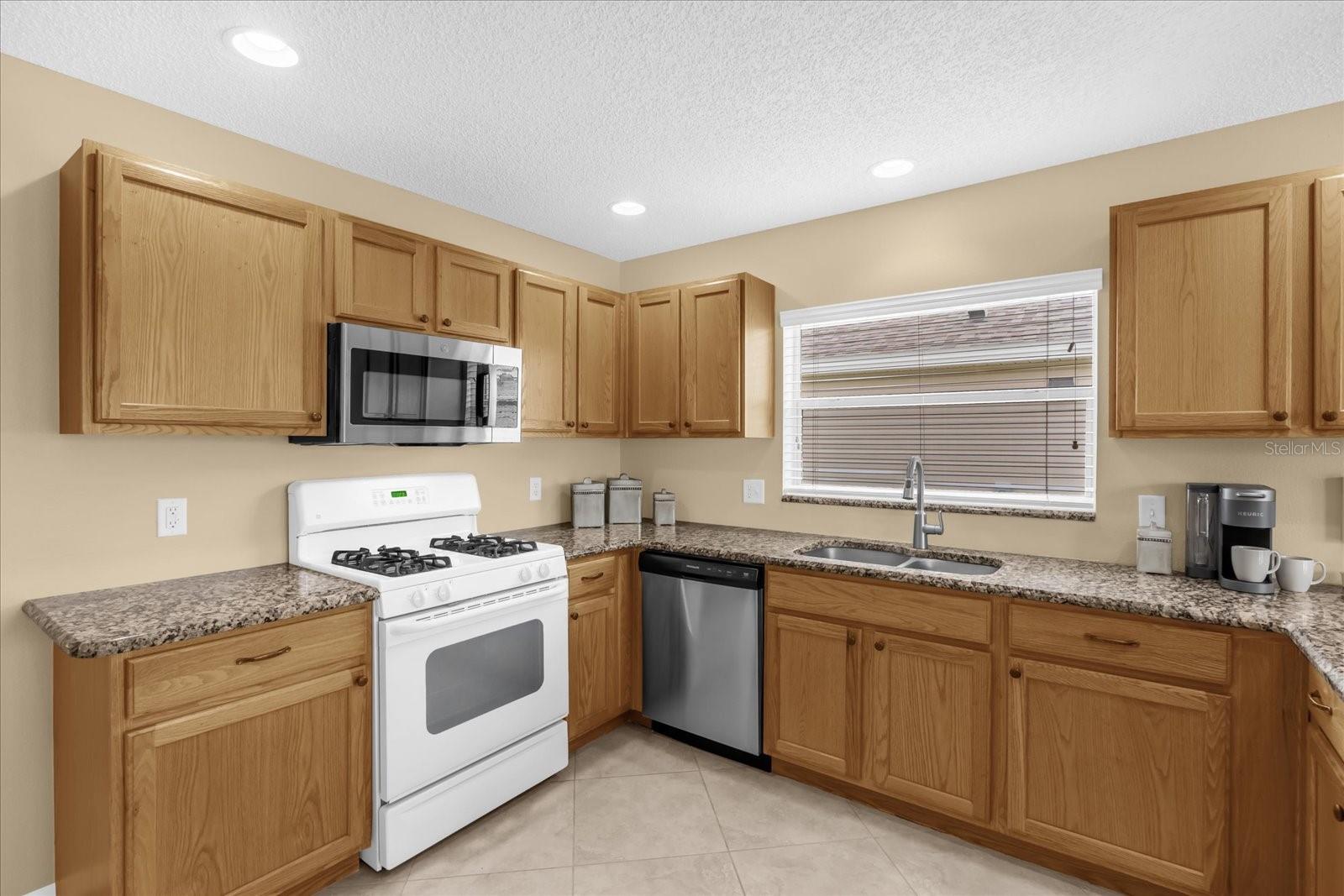 Image 15 of 38 For 859 Kline Street