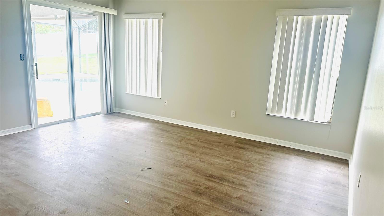 Image 11 of 15 For 10934 Versailles Boulevard