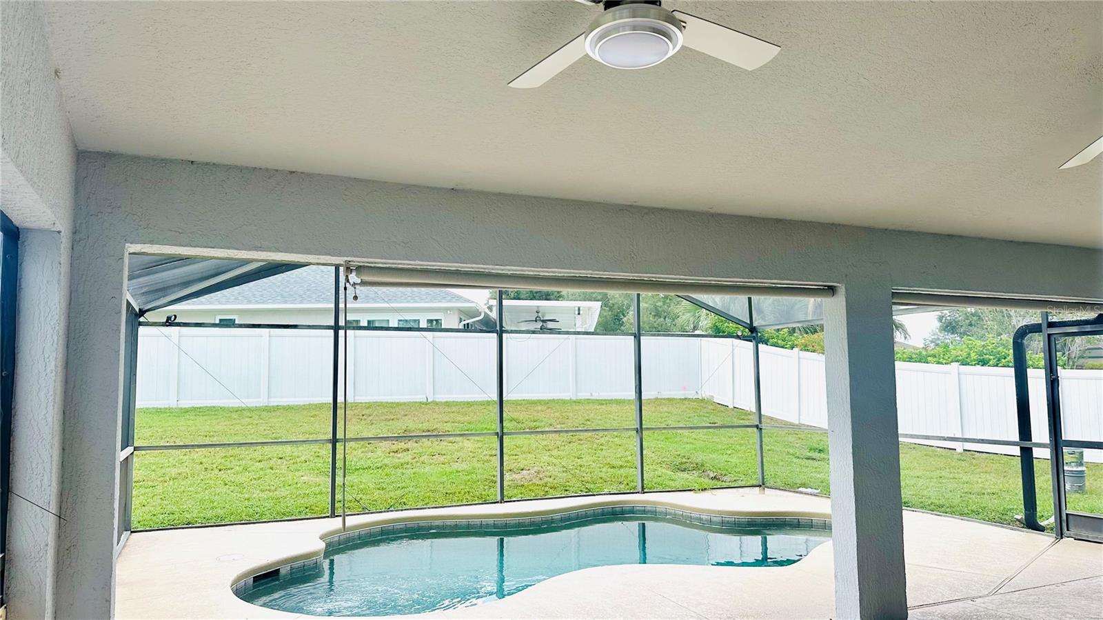Image 13 of 15 For 10934 Versailles Boulevard