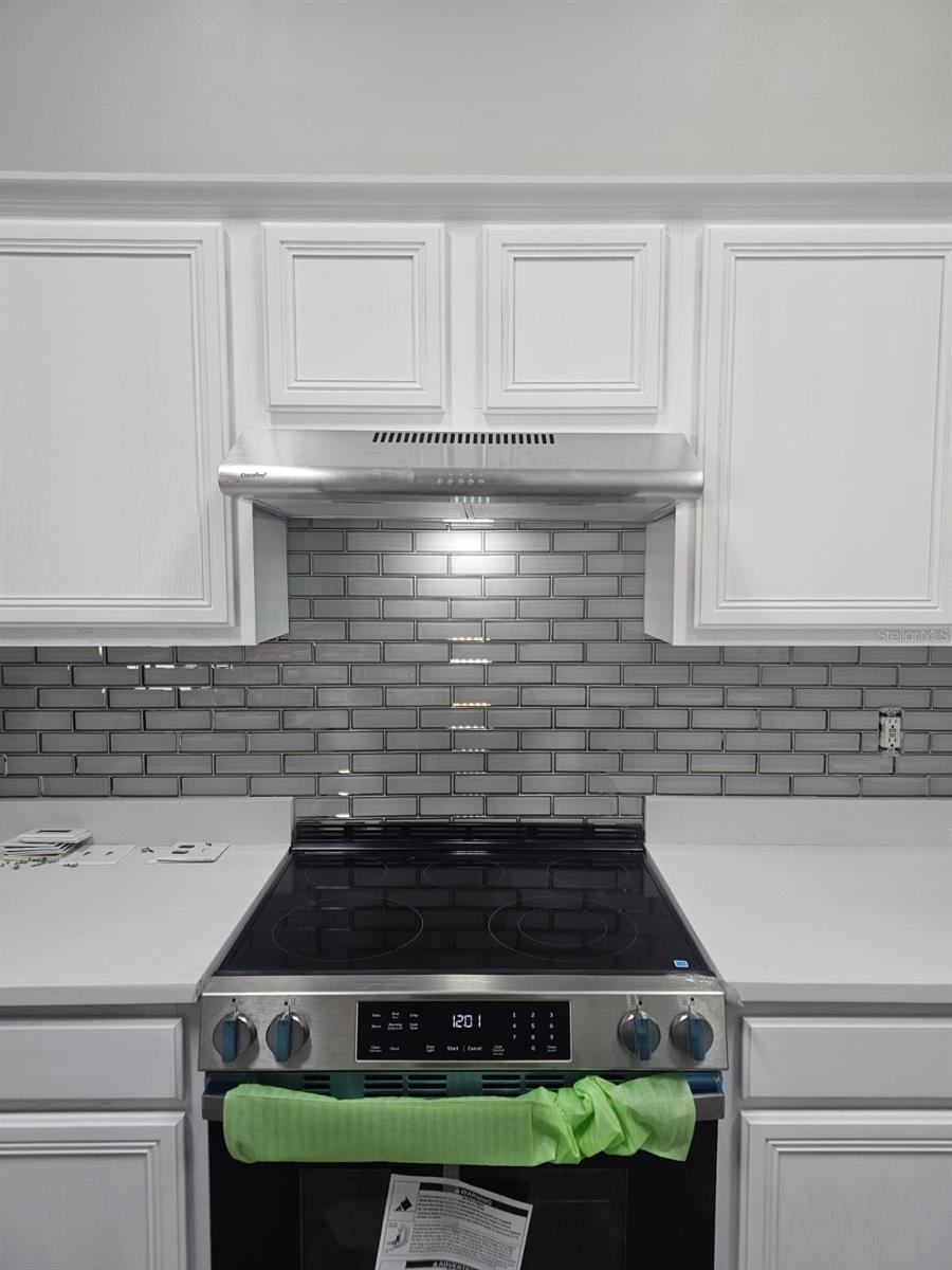 Image 5 of 15 For 10934 Versailles Boulevard