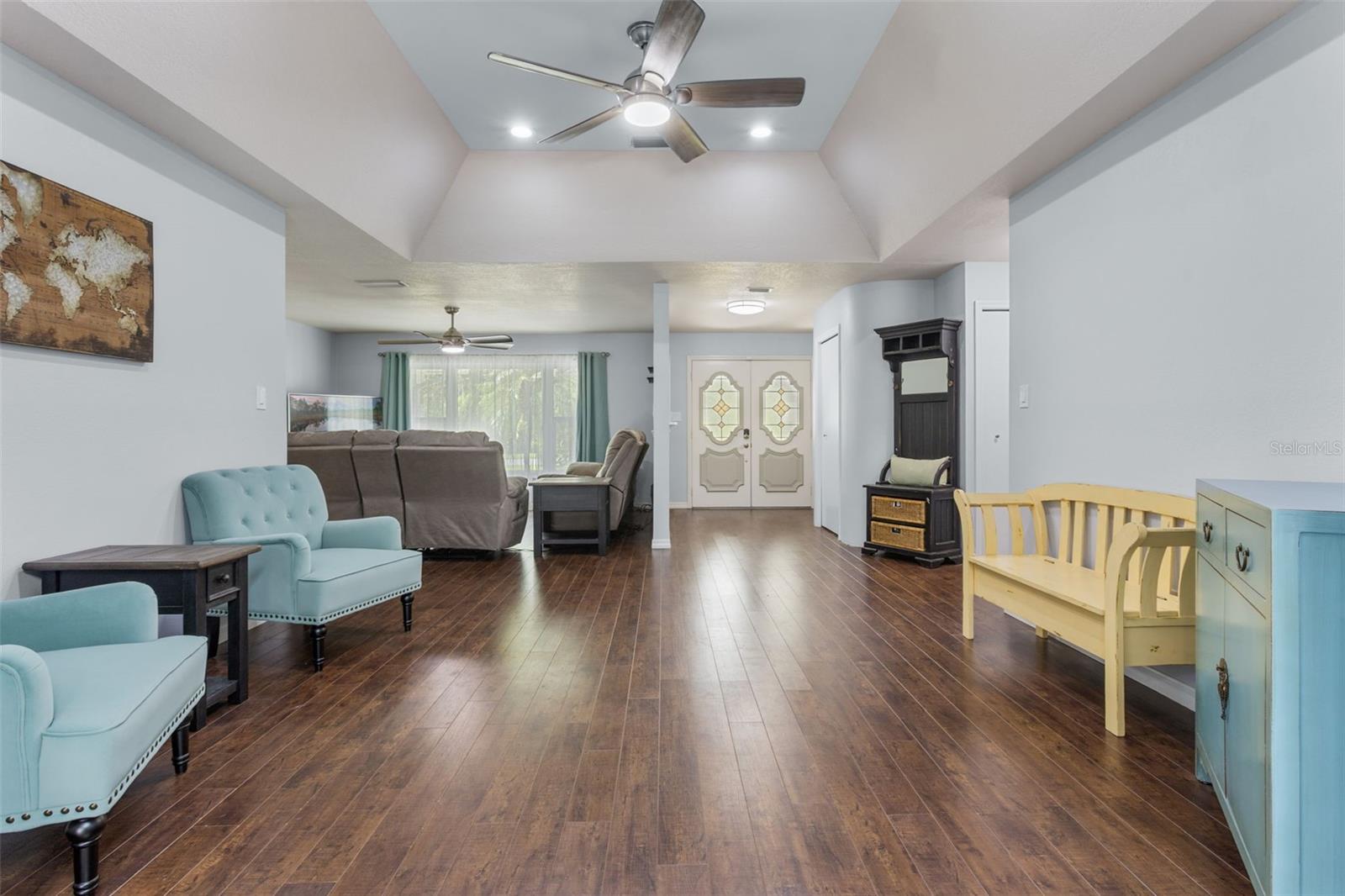 Image 10 of 61 For 423 Spring Hollow Boulevard