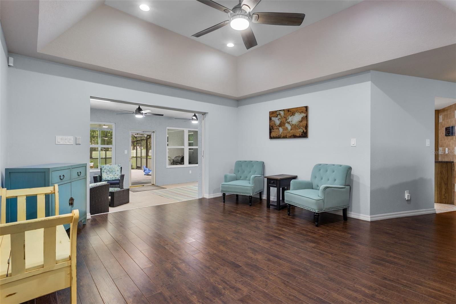 Image 11 of 61 For 423 Spring Hollow Boulevard