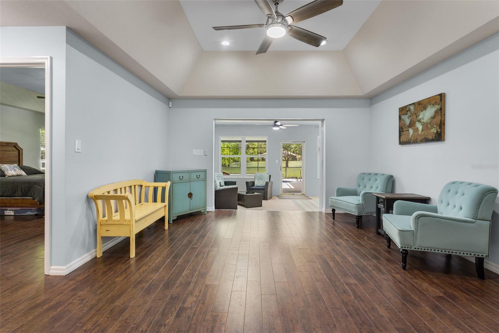 Image 12 of 61 For 423 Spring Hollow Boulevard