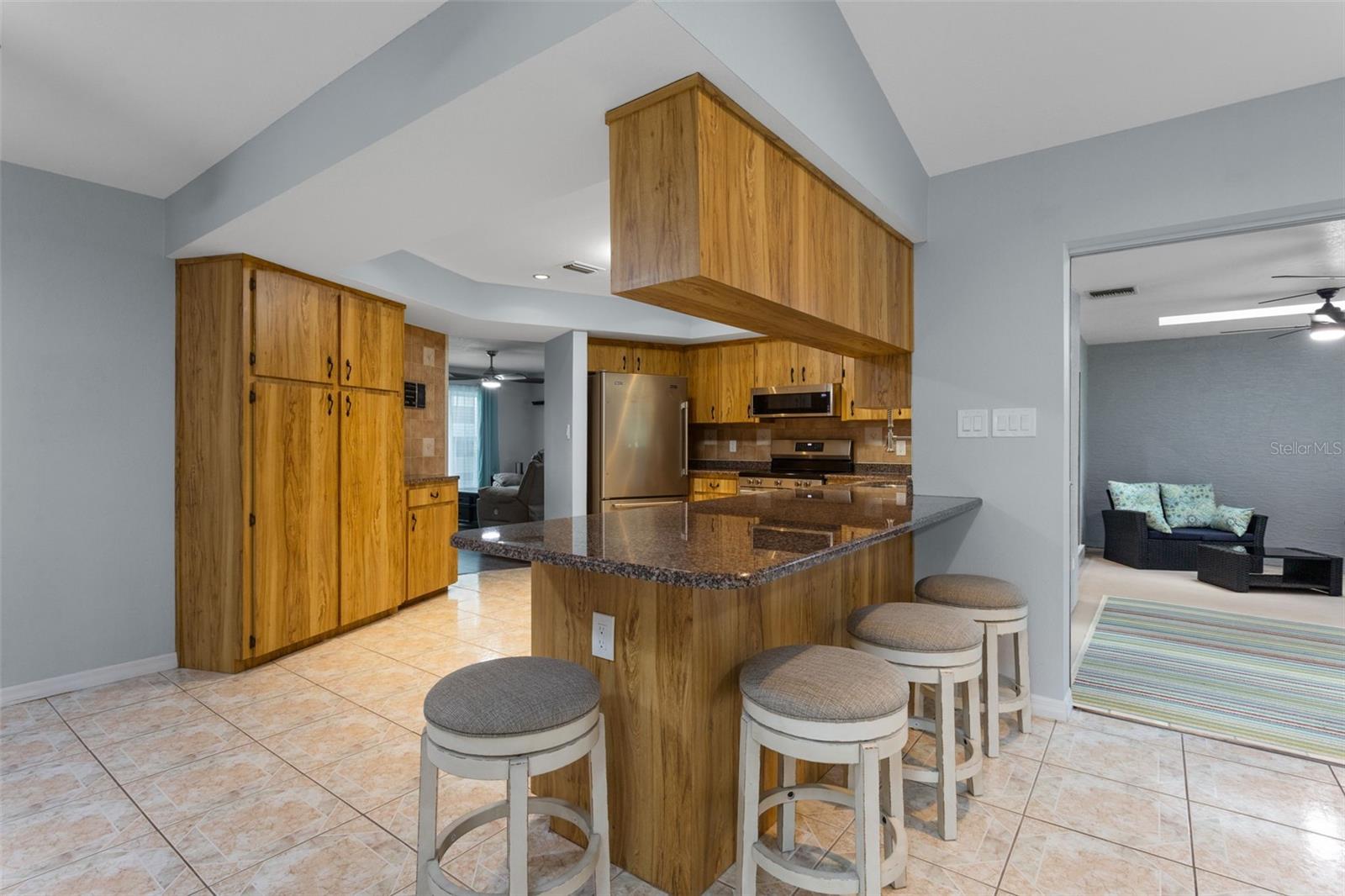 Image 16 of 61 For 423 Spring Hollow Boulevard