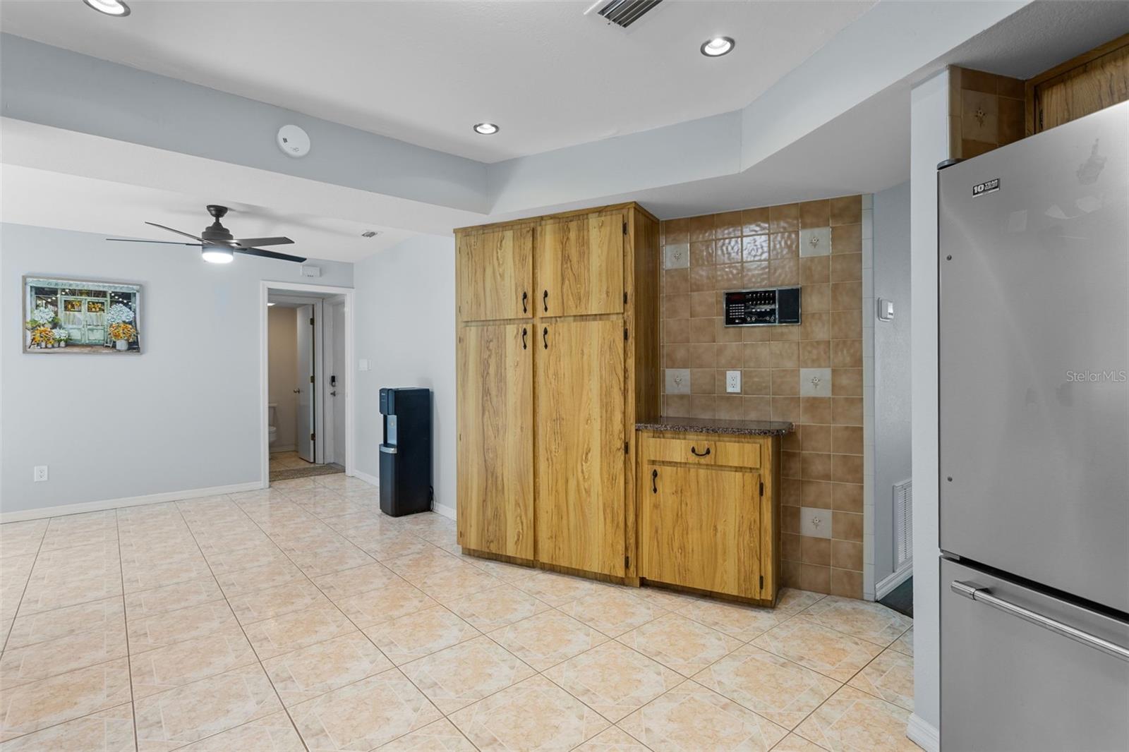 Image 20 of 61 For 423 Spring Hollow Boulevard