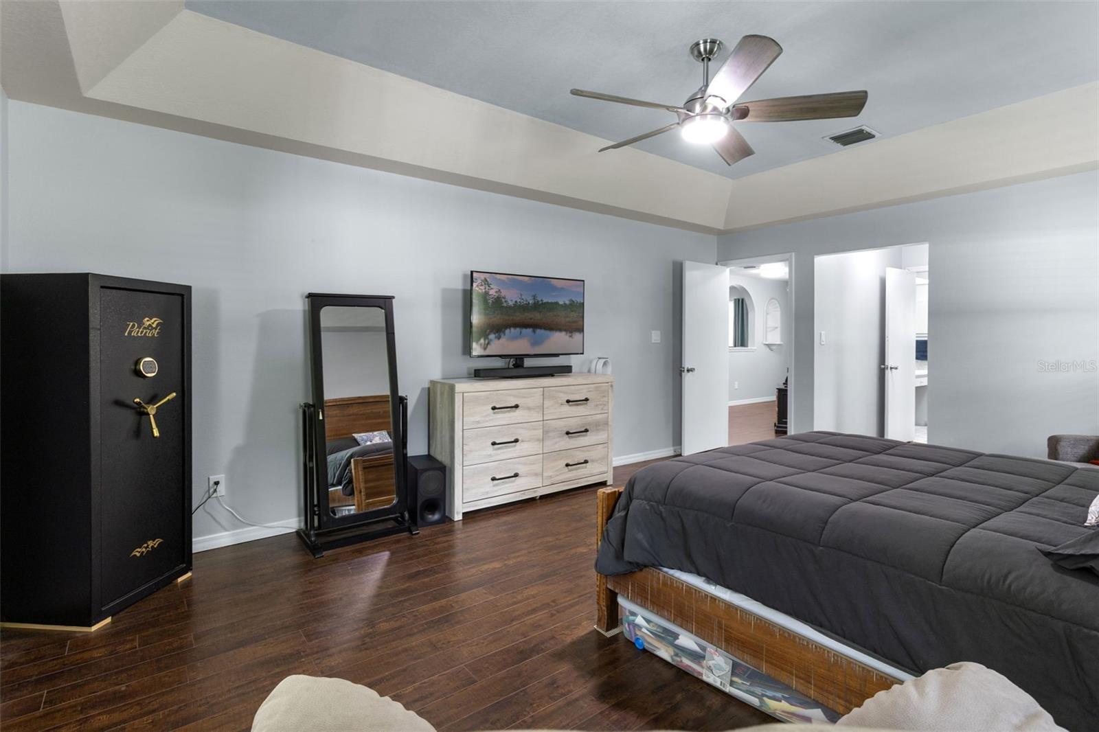 Image 30 of 61 For 423 Spring Hollow Boulevard
