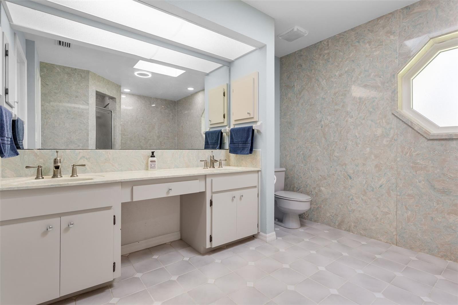 Image 32 of 61 For 423 Spring Hollow Boulevard