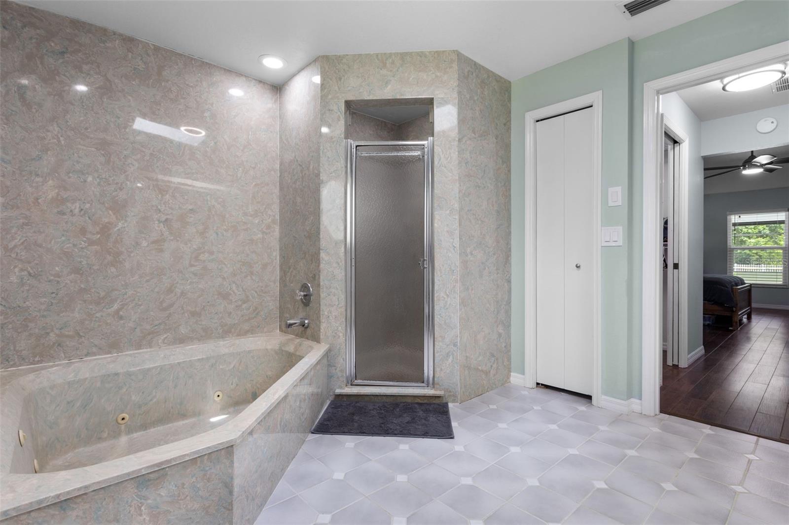 Image 33 of 61 For 423 Spring Hollow Boulevard
