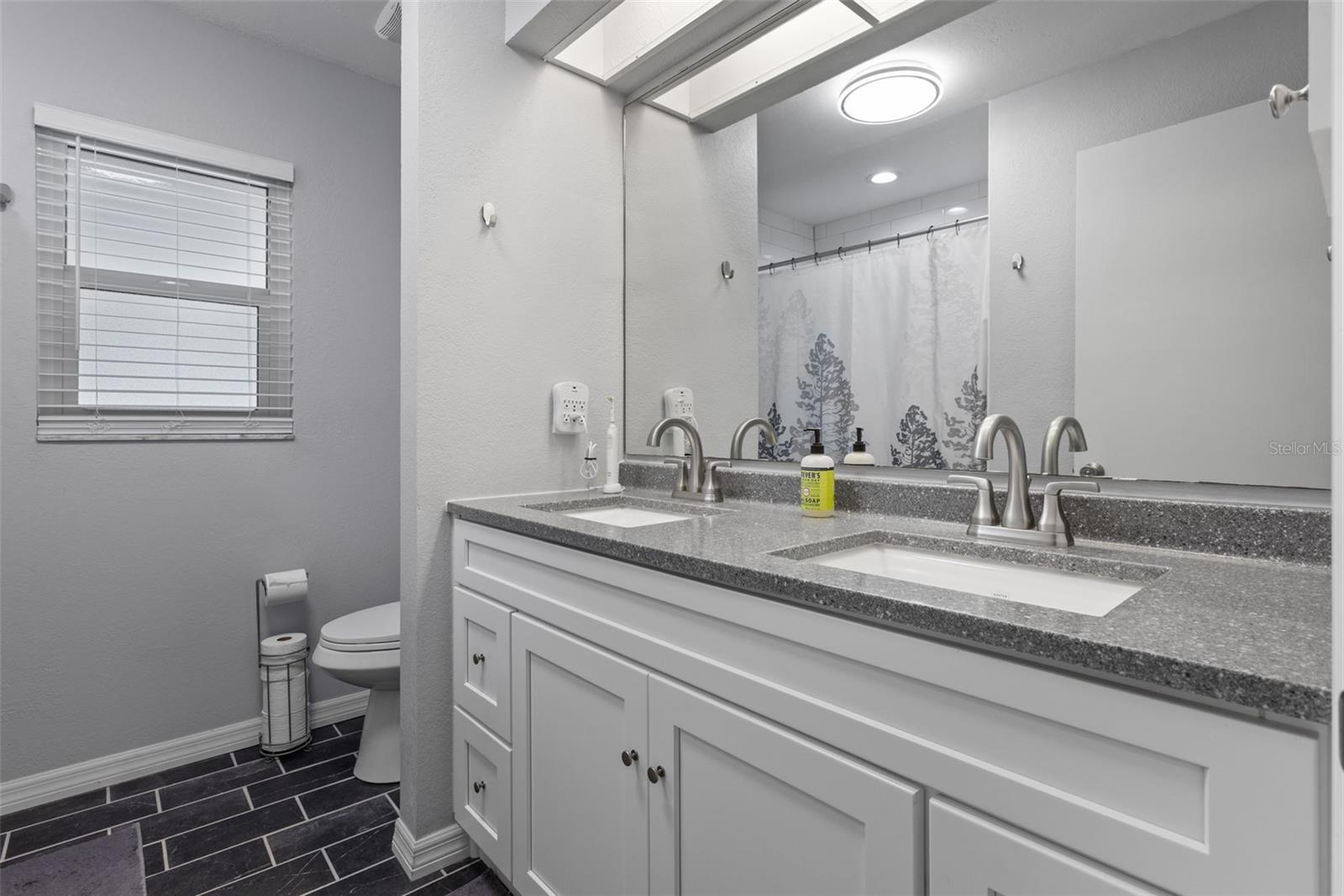 Image 37 of 61 For 423 Spring Hollow Boulevard
