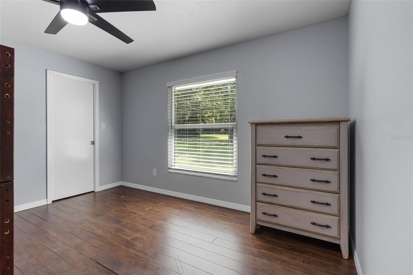 Image 38 of 61 For 423 Spring Hollow Boulevard