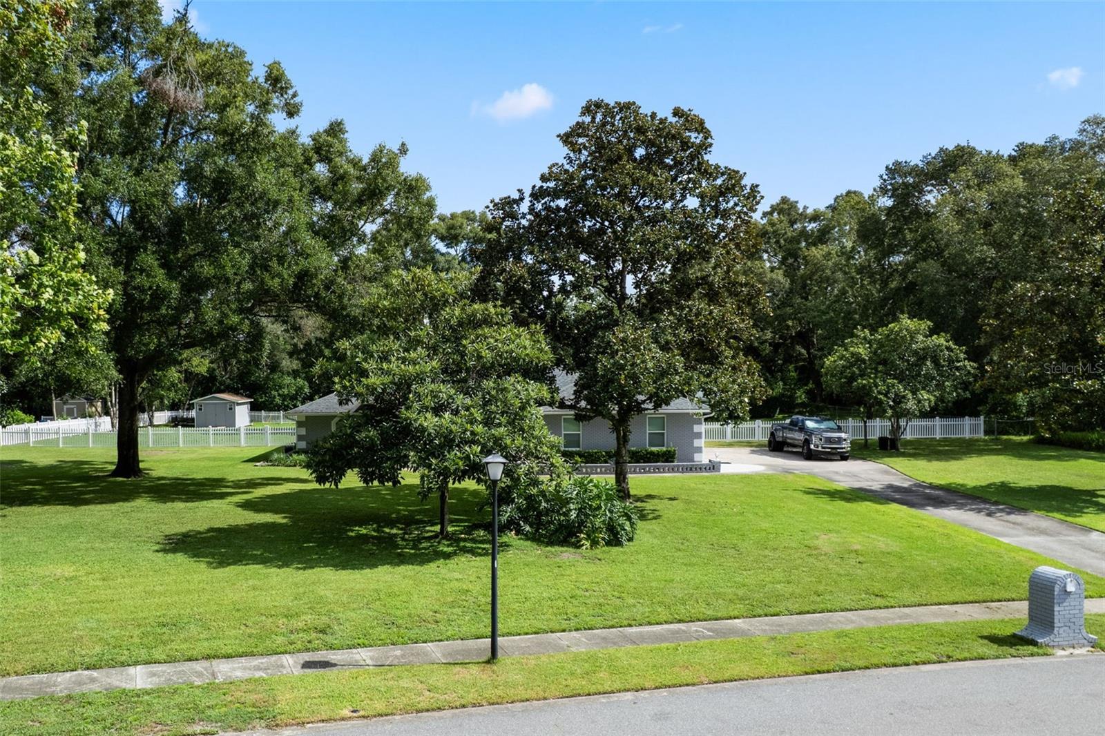 Image 4 of 61 For 423 Spring Hollow Boulevard
