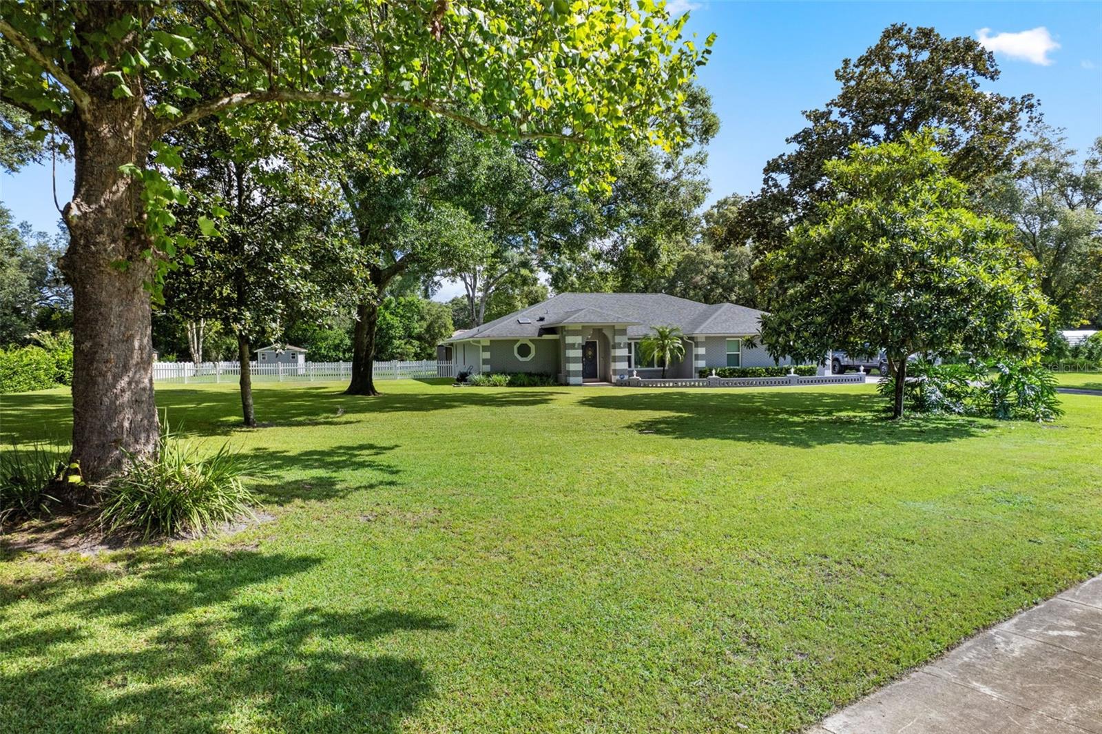 Image 6 of 61 For 423 Spring Hollow Boulevard