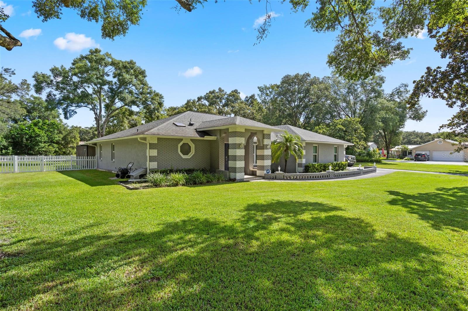 Image 7 of 61 For 423 Spring Hollow Boulevard