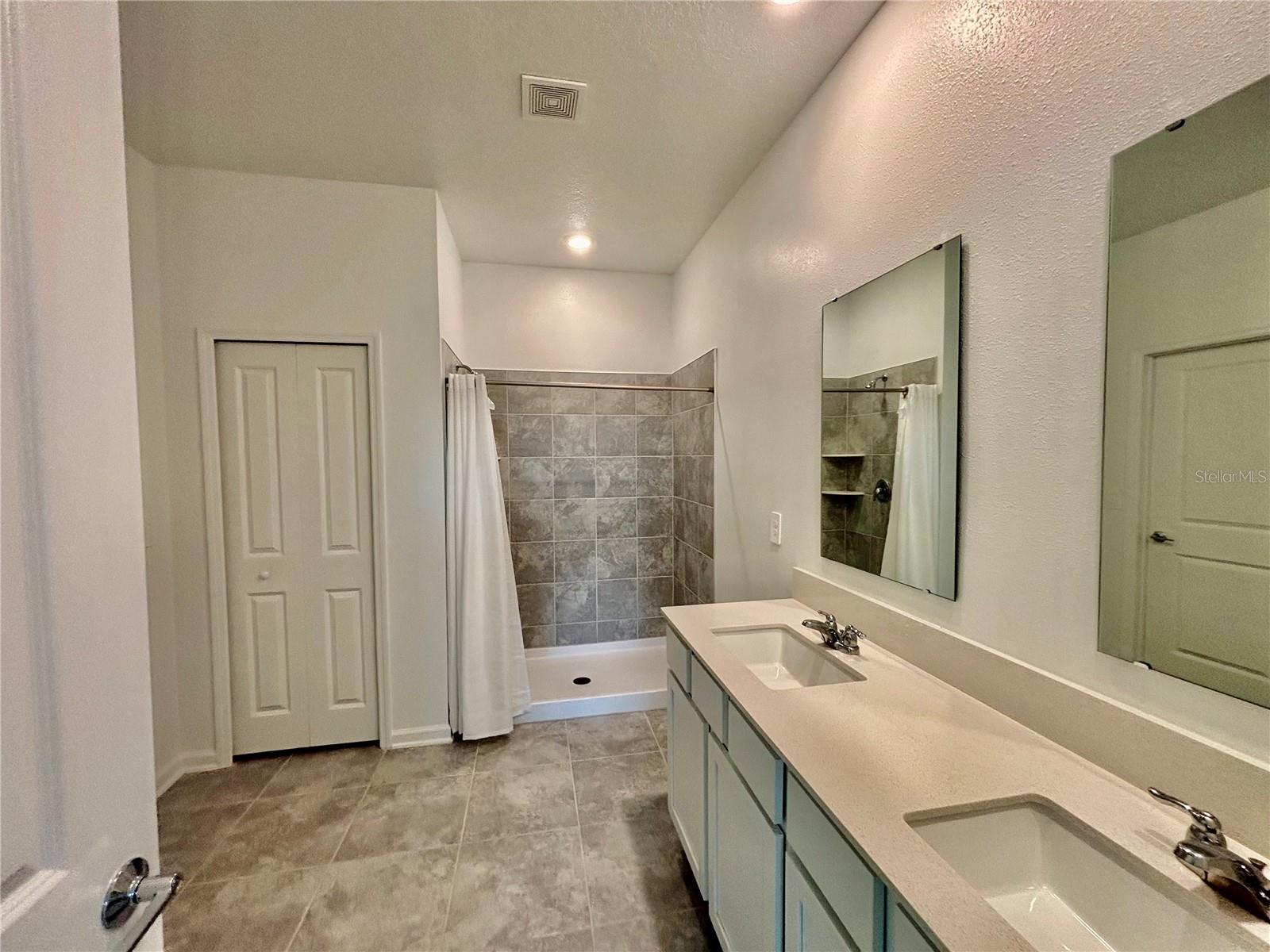 Image 12 of 19 For 4033 Ambrose Avenue