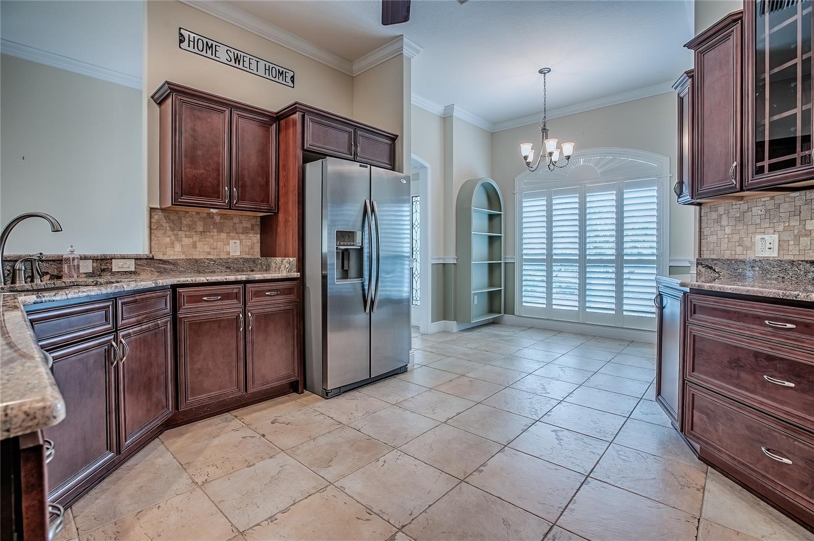 Listing photo id 11 for 527 Beville Place