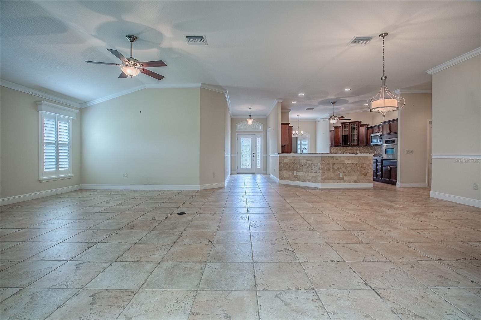 Listing photo id 16 for 527 Beville Place