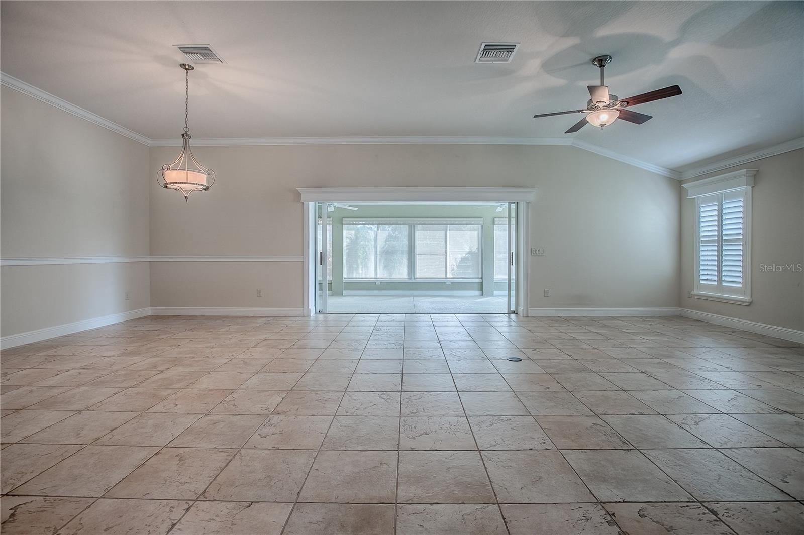 Listing photo id 17 for 527 Beville Place
