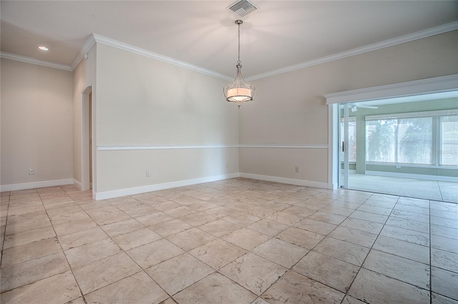 Listing photo id 18 for 527 Beville Place