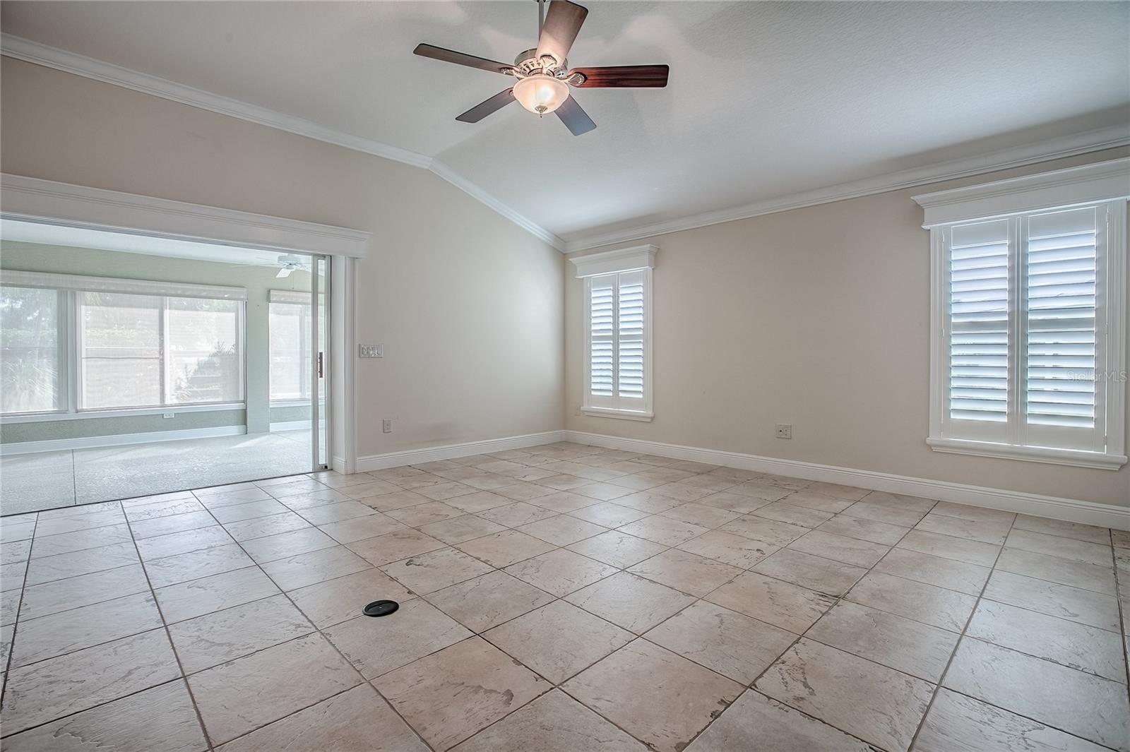 Listing photo id 21 for 527 Beville Place