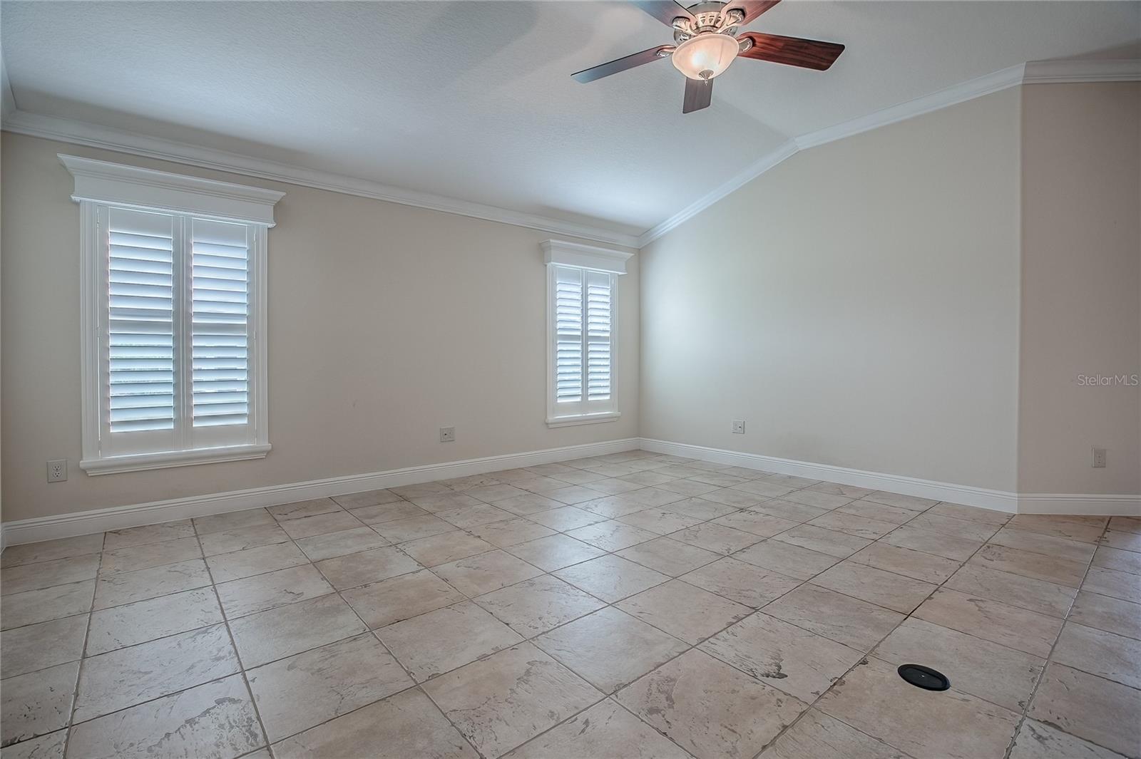 Listing photo id 22 for 527 Beville Place