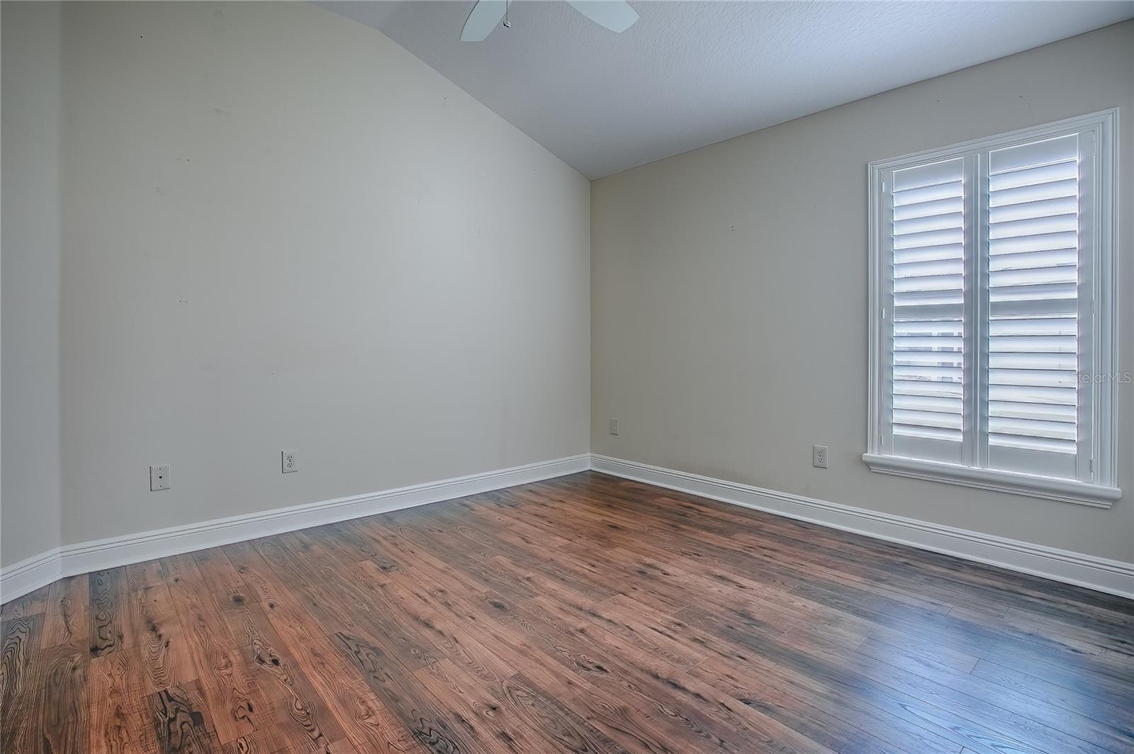 Listing photo id 23 for 527 Beville Place
