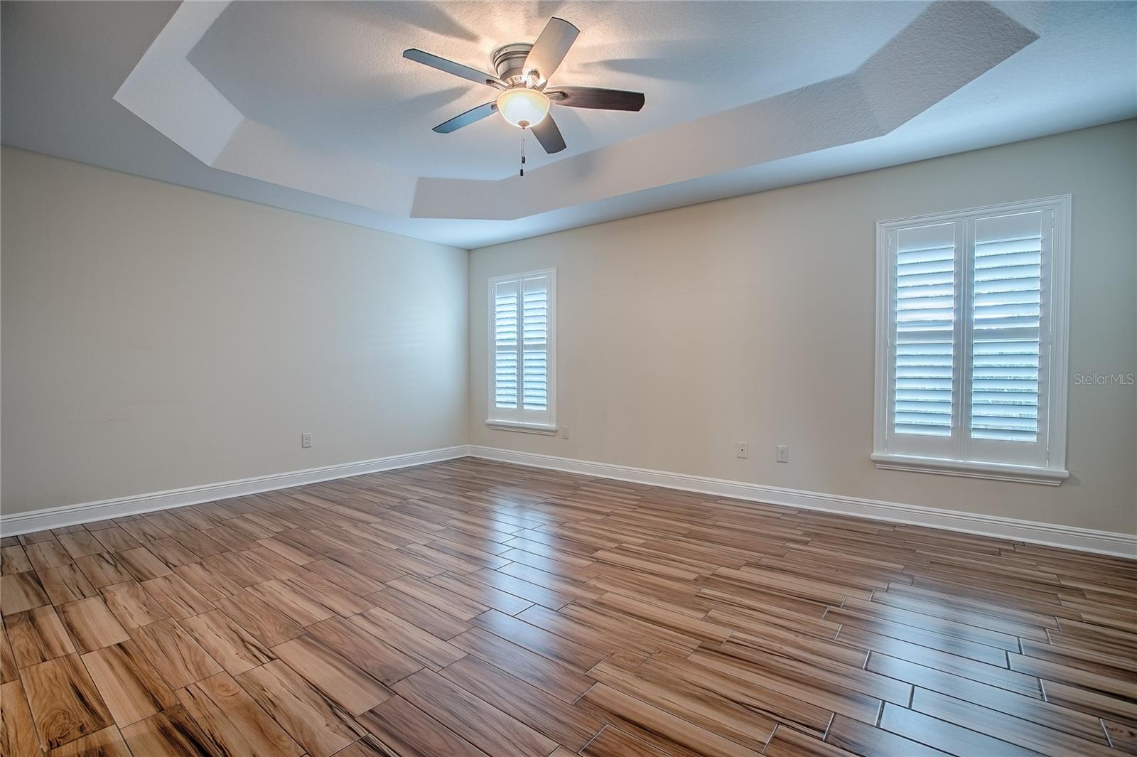Listing photo id 27 for 527 Beville Place