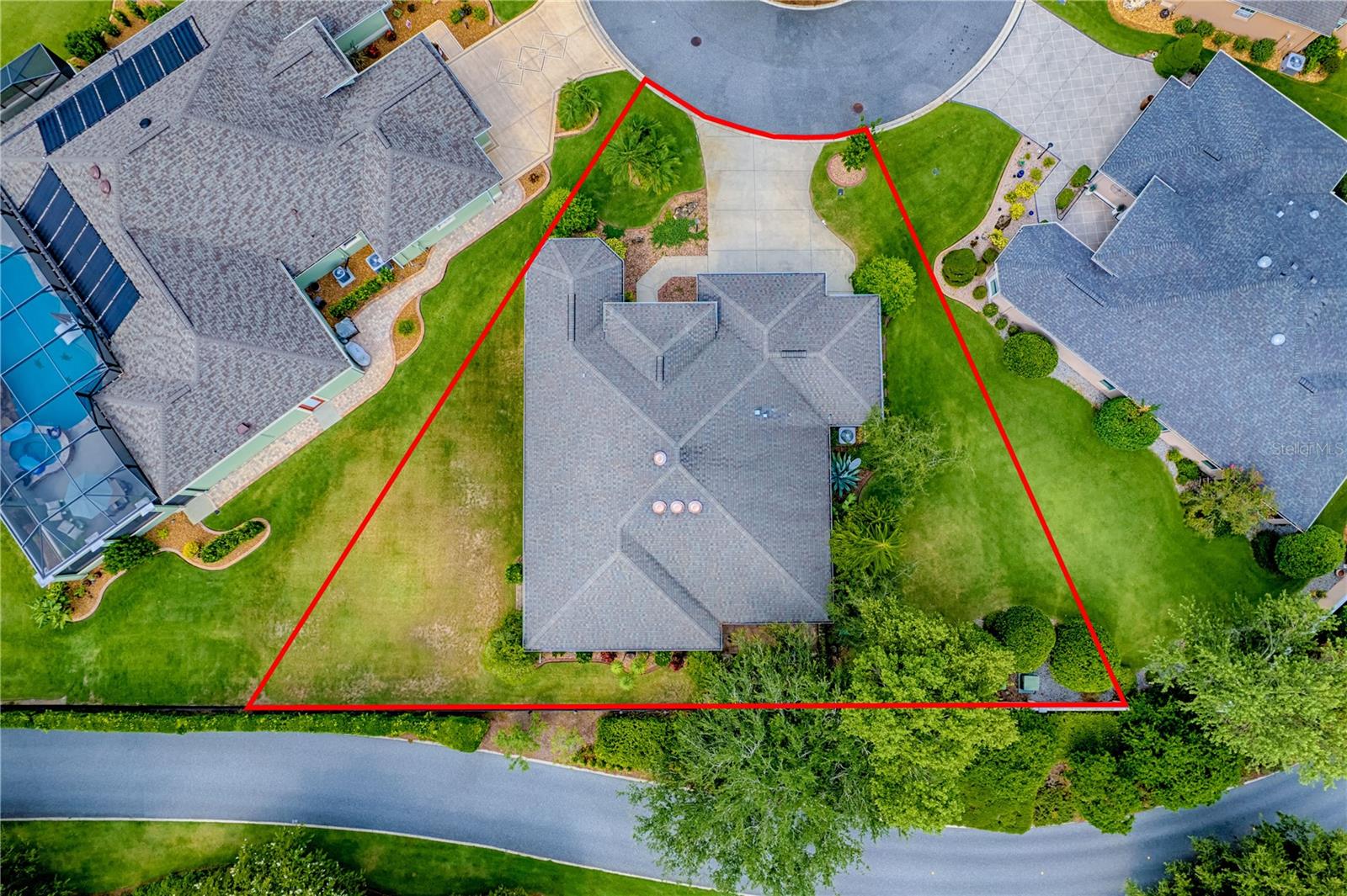 Listing photo id 1 for 527 Beville Place