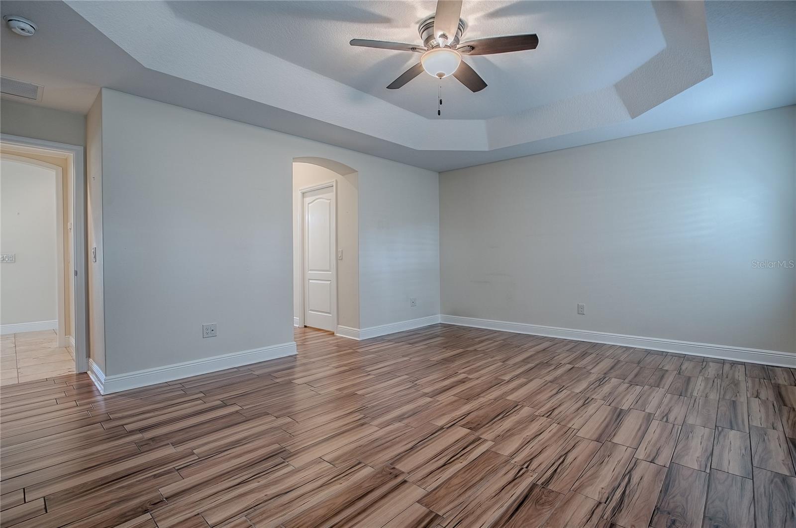 Listing photo id 28 for 527 Beville Place