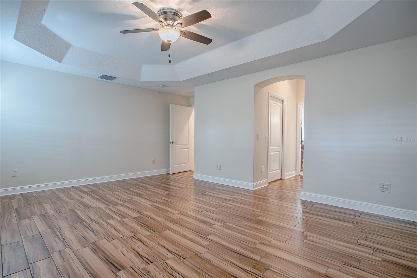 Listing photo id 31 for 527 Beville Place
