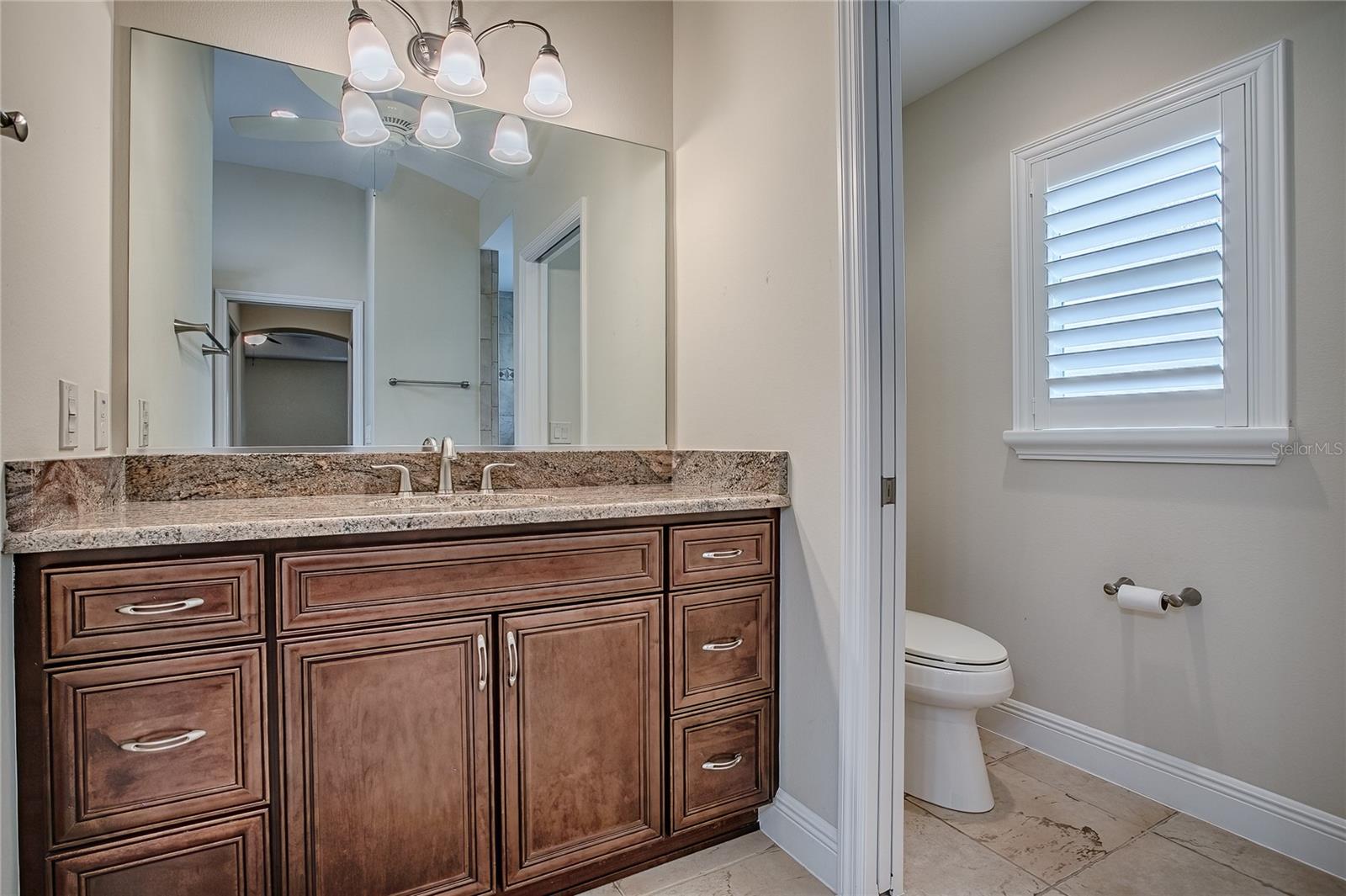 Listing photo id 33 for 527 Beville Place