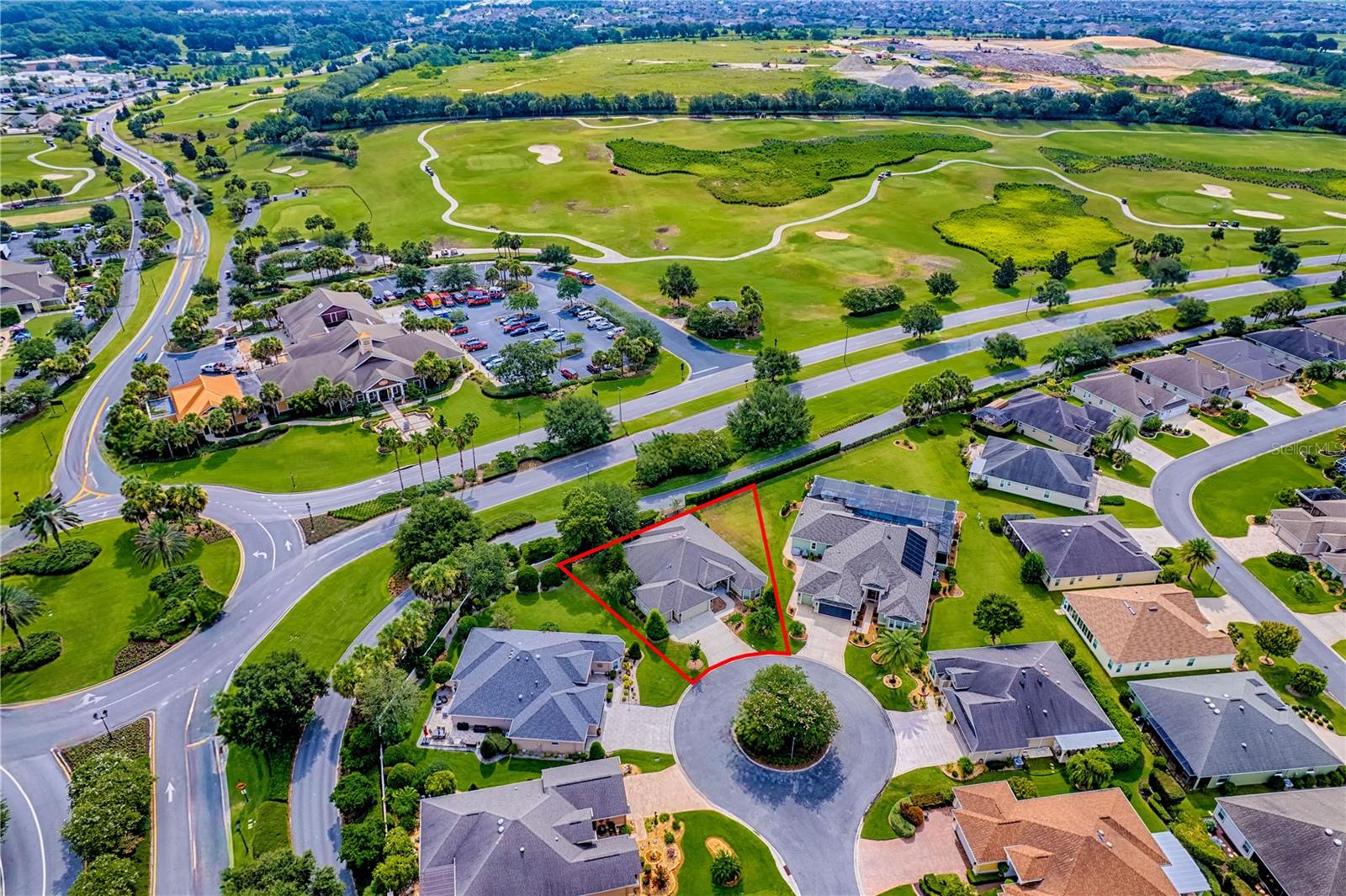 Listing photo id 2 for 527 Beville Place