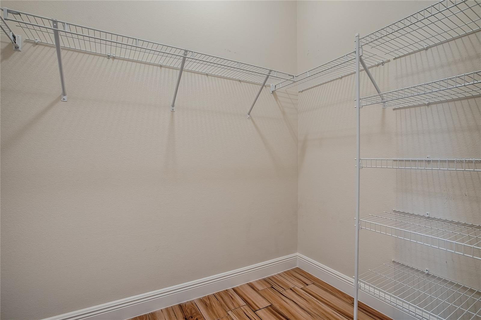 Listing photo id 39 for 527 Beville Place