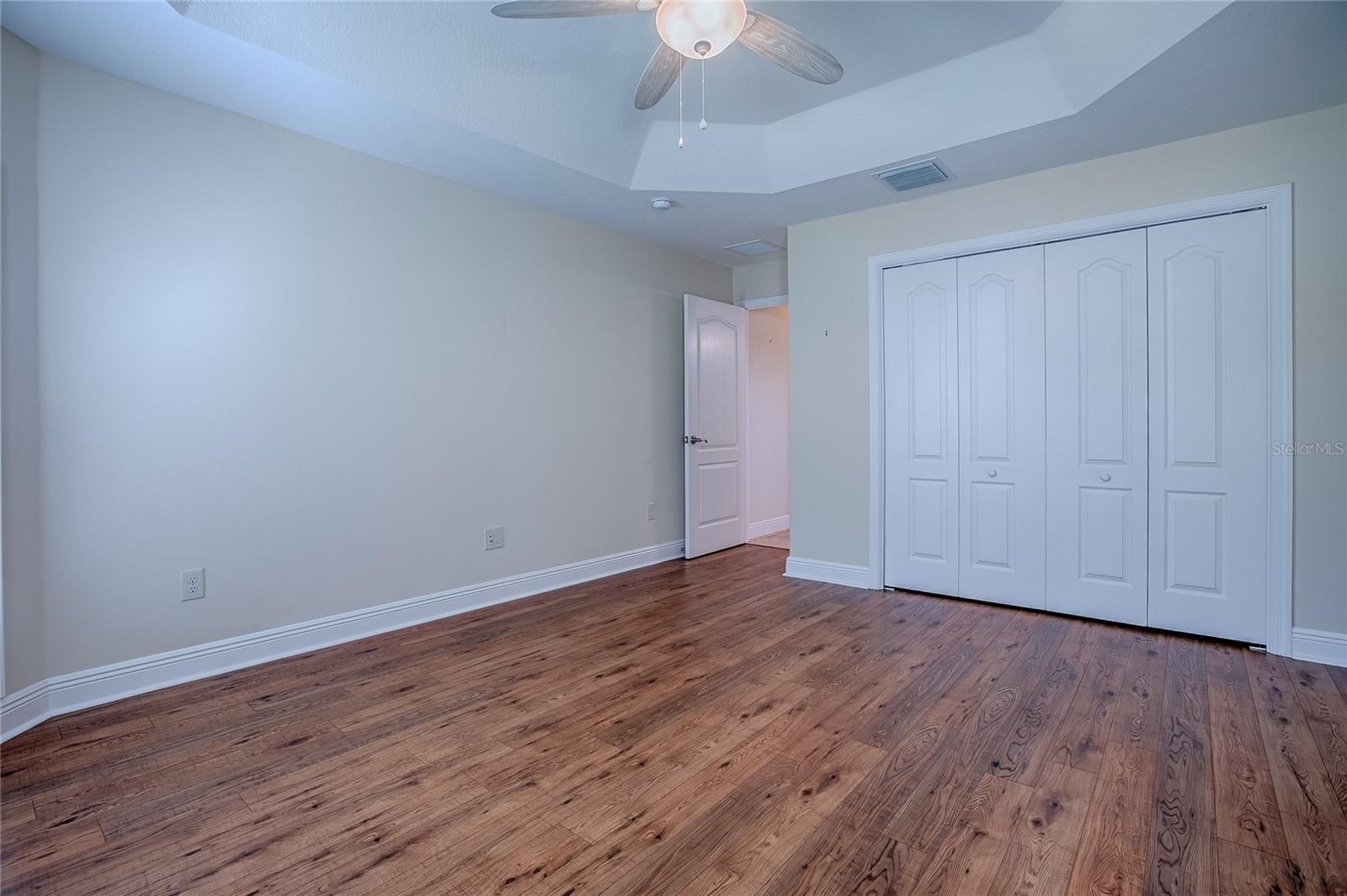 Listing photo id 41 for 527 Beville Place