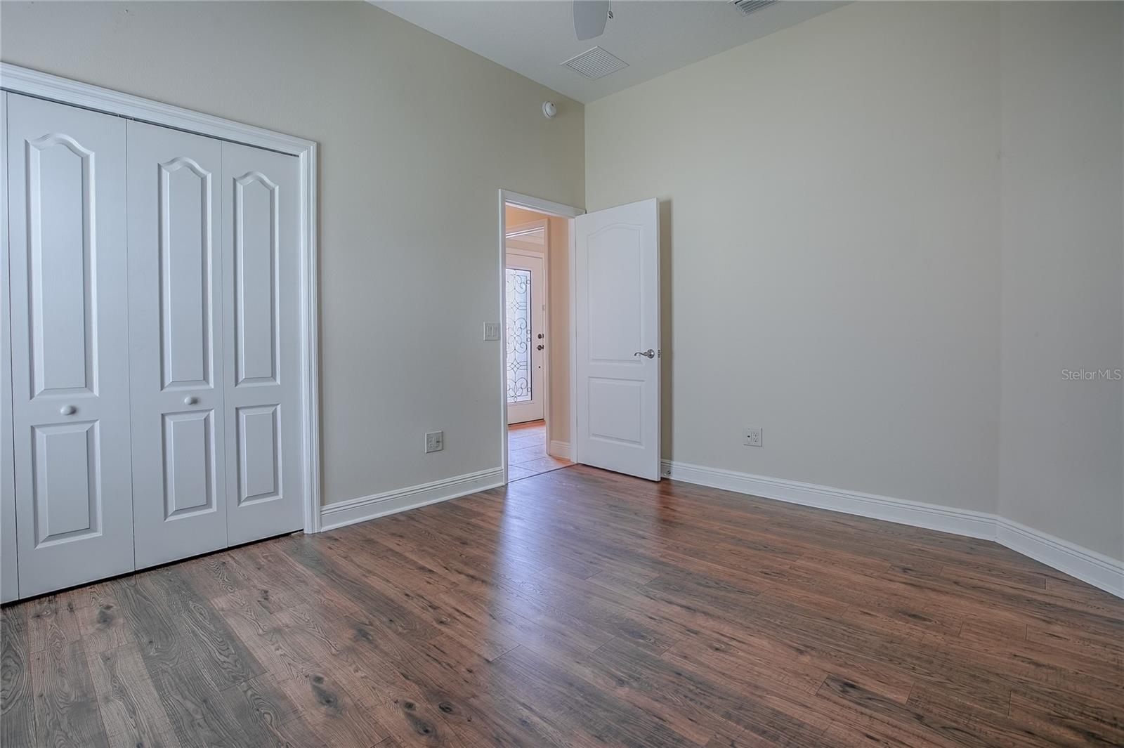 Listing photo id 42 for 527 Beville Place