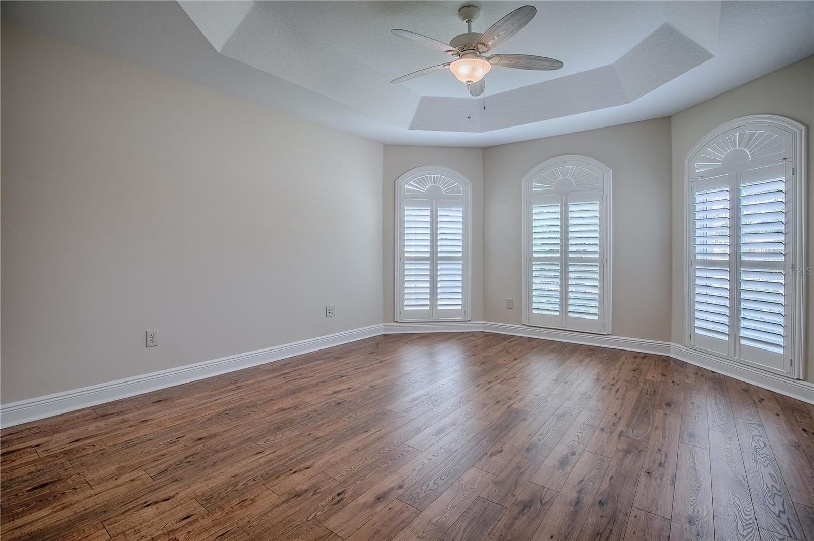 Listing photo id 43 for 527 Beville Place