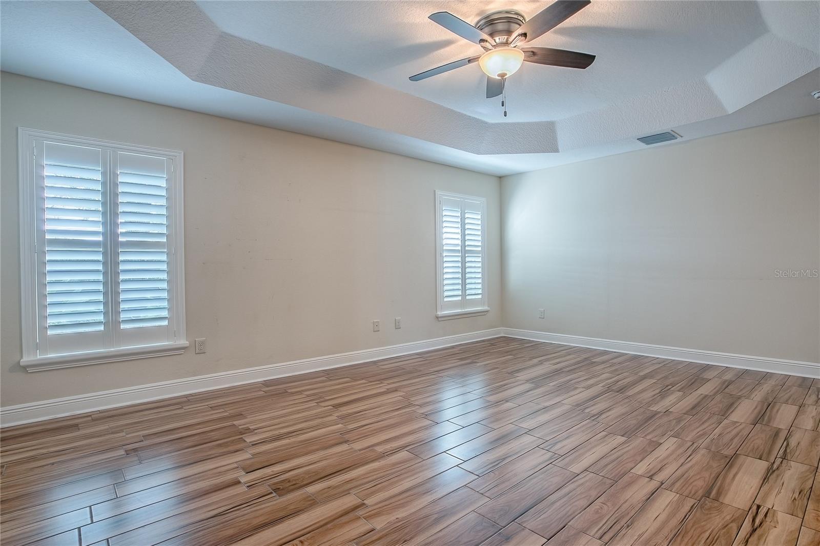 Listing photo id 44 for 527 Beville Place