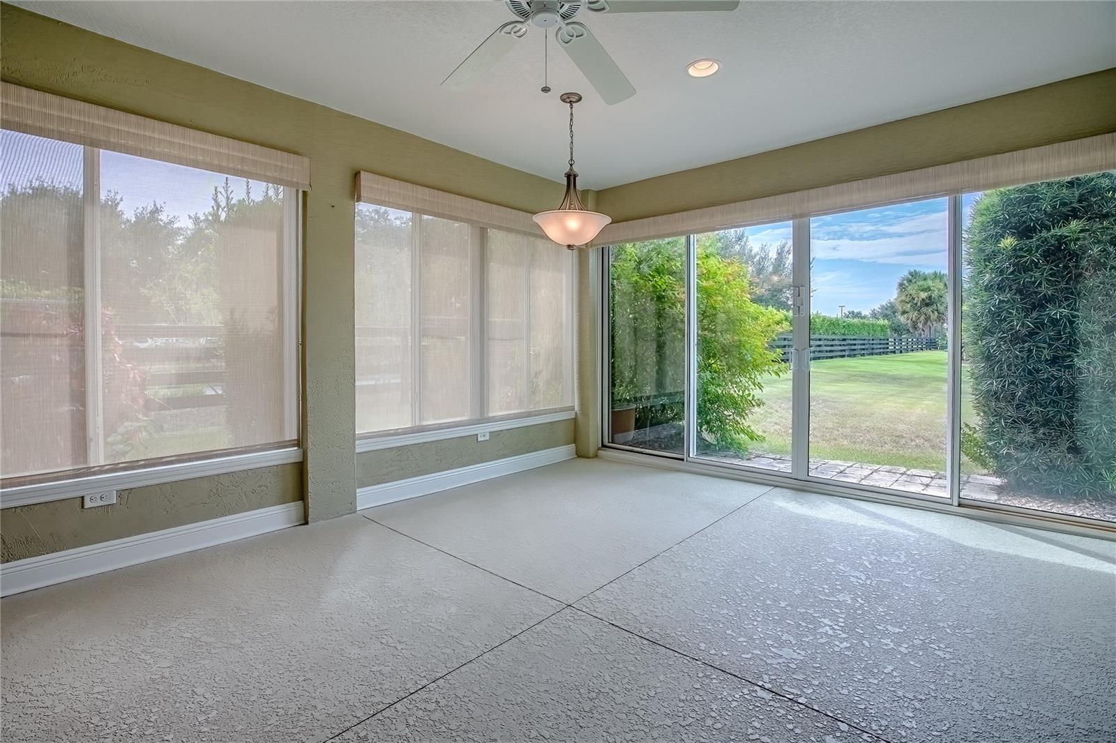 Listing photo id 49 for 527 Beville Place