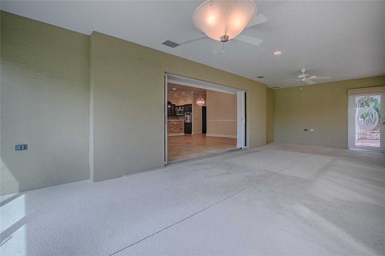 Listing photo id 50 for 527 Beville Place