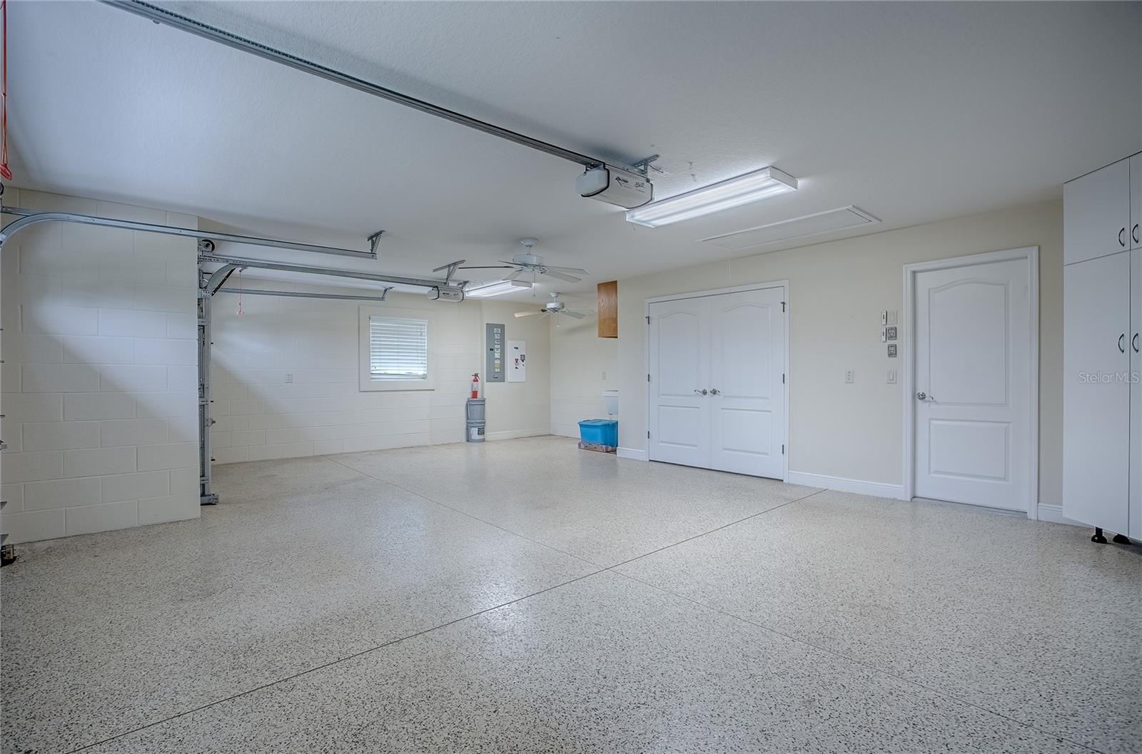 Listing photo id 56 for 527 Beville Place