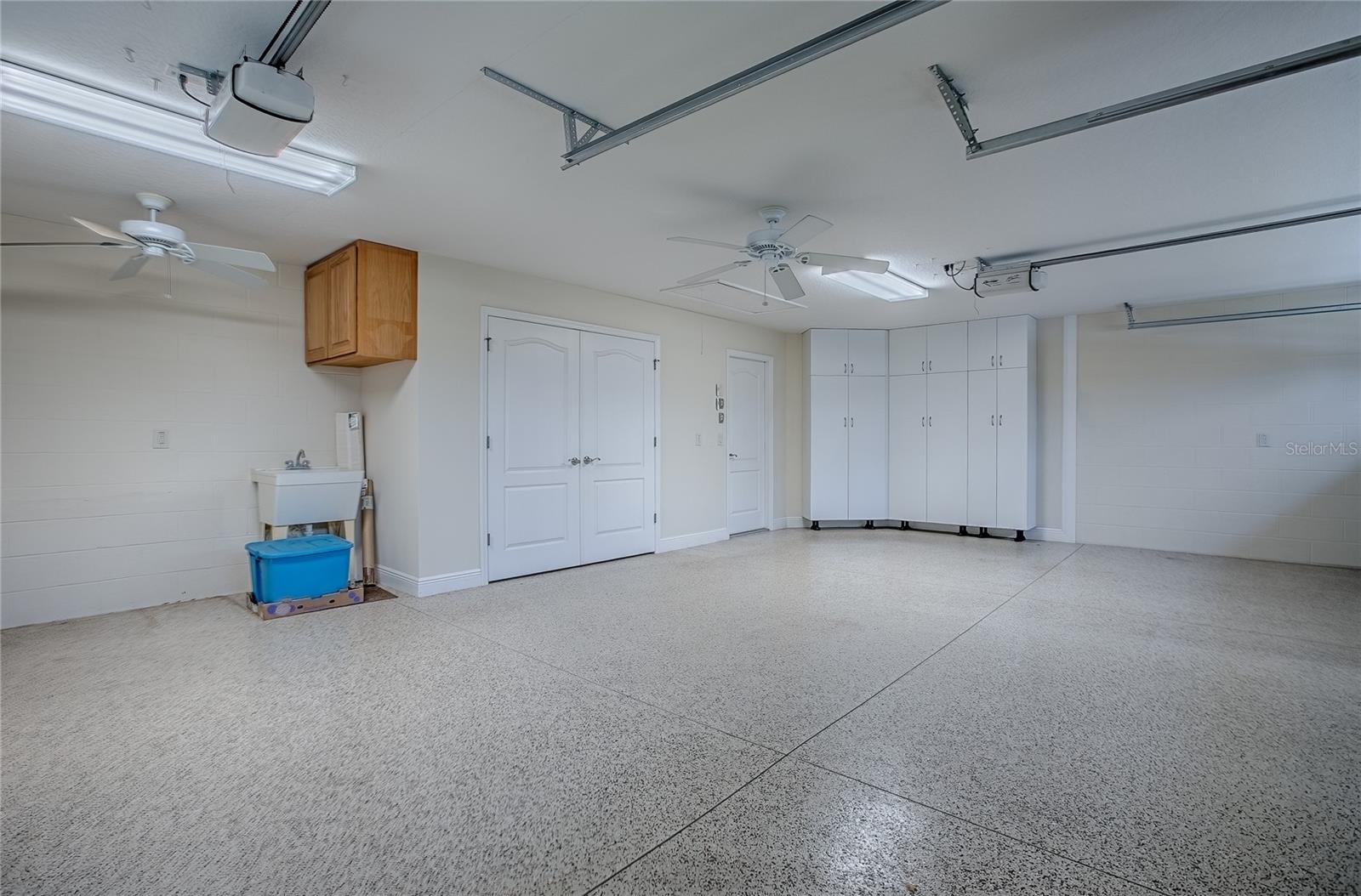 Listing photo id 57 for 527 Beville Place