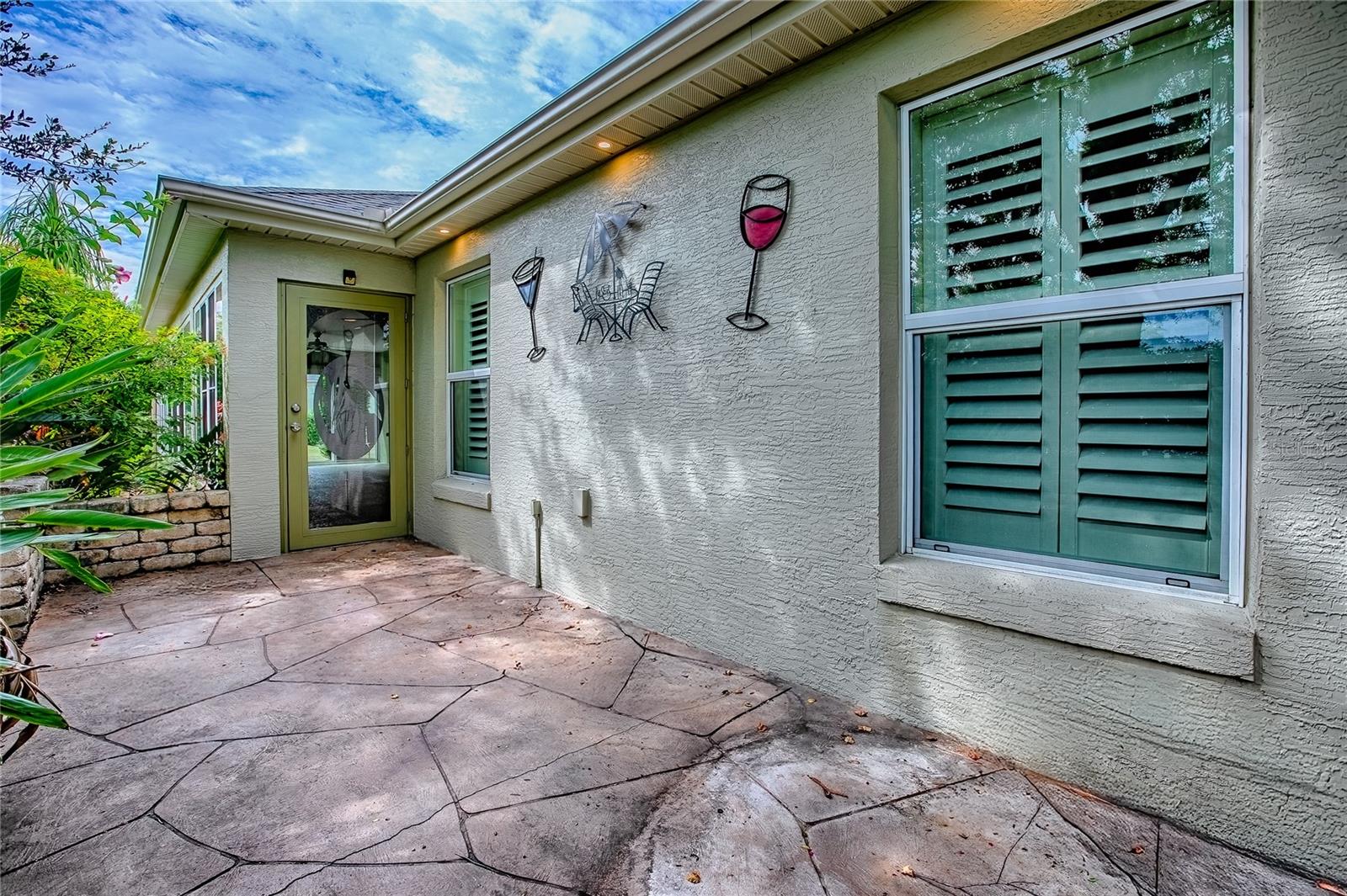 Listing photo id 58 for 527 Beville Place