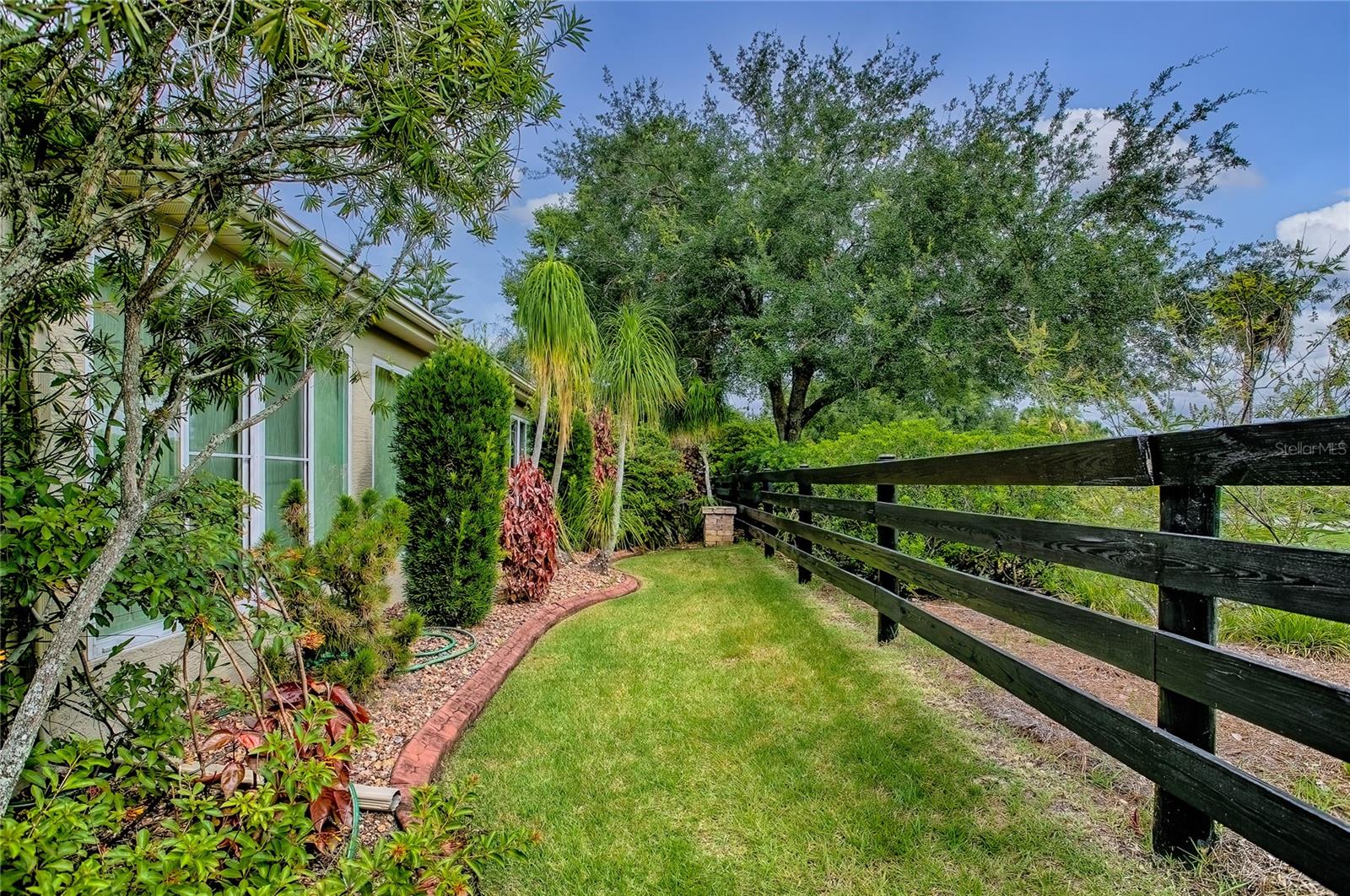 Listing photo id 60 for 527 Beville Place