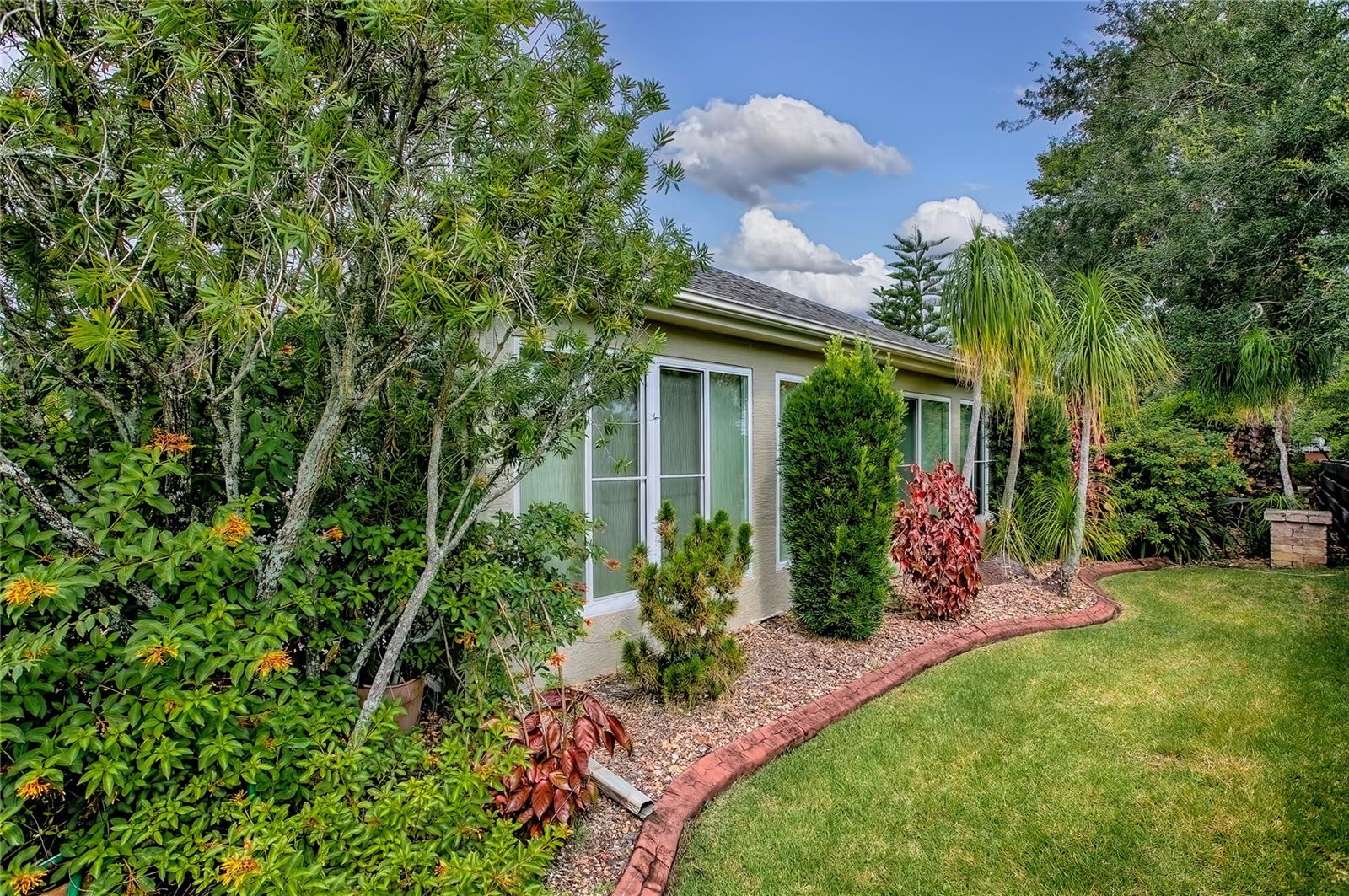 Listing photo id 61 for 527 Beville Place