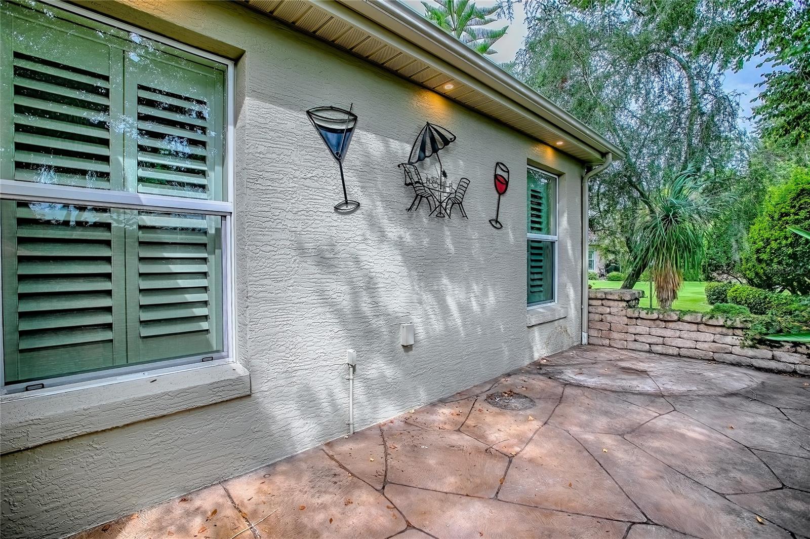 Listing photo id 62 for 527 Beville Place