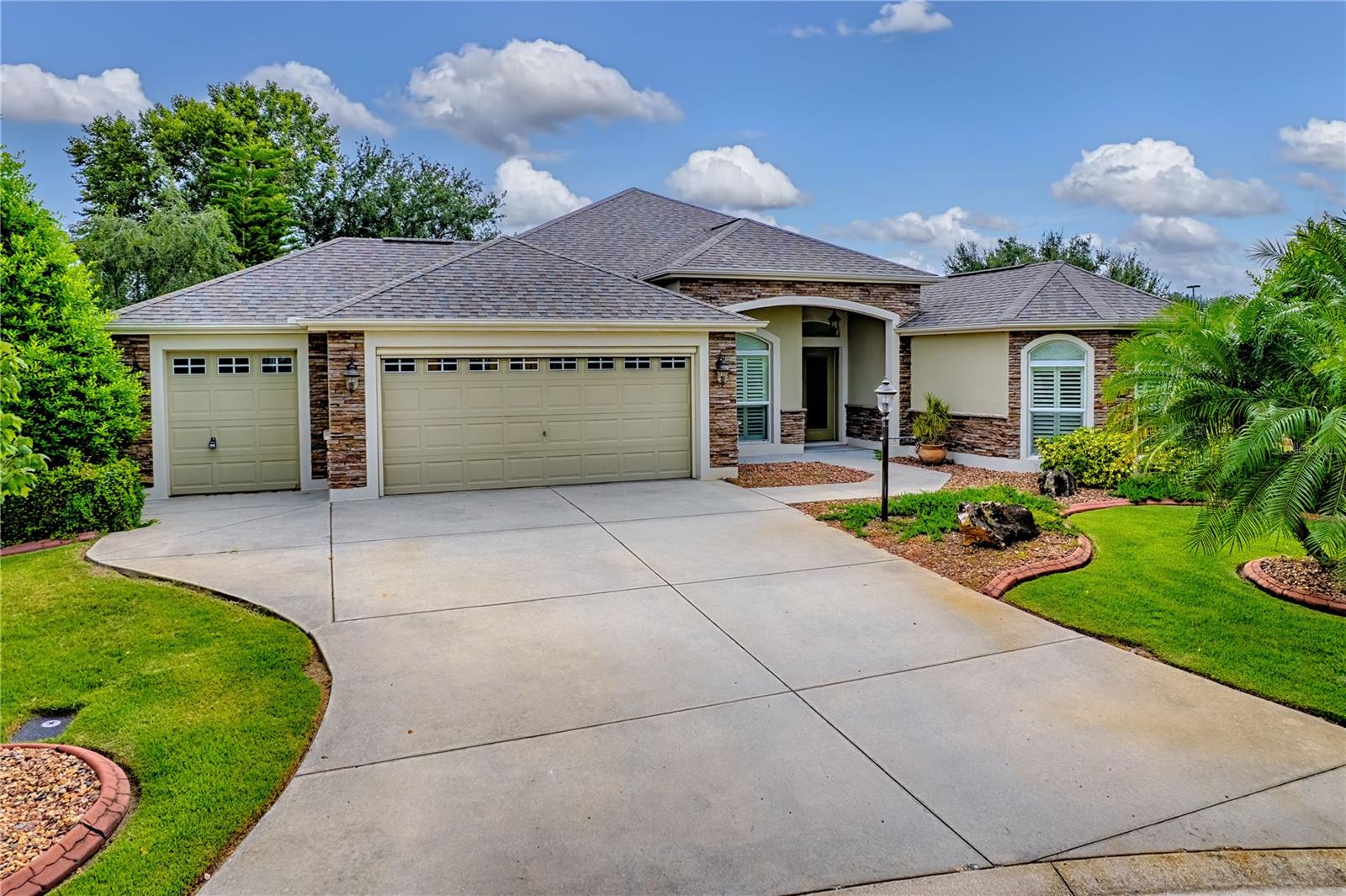 Listing photo id 63 for 527 Beville Place