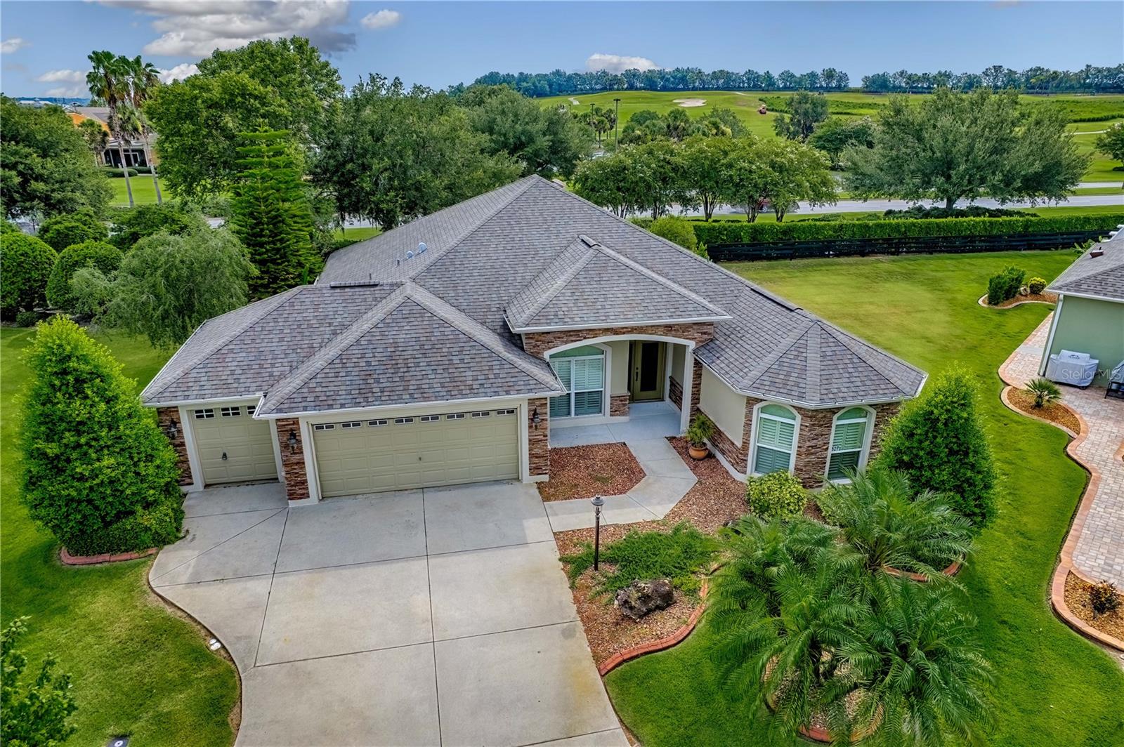 Listing photo id 64 for 527 Beville Place