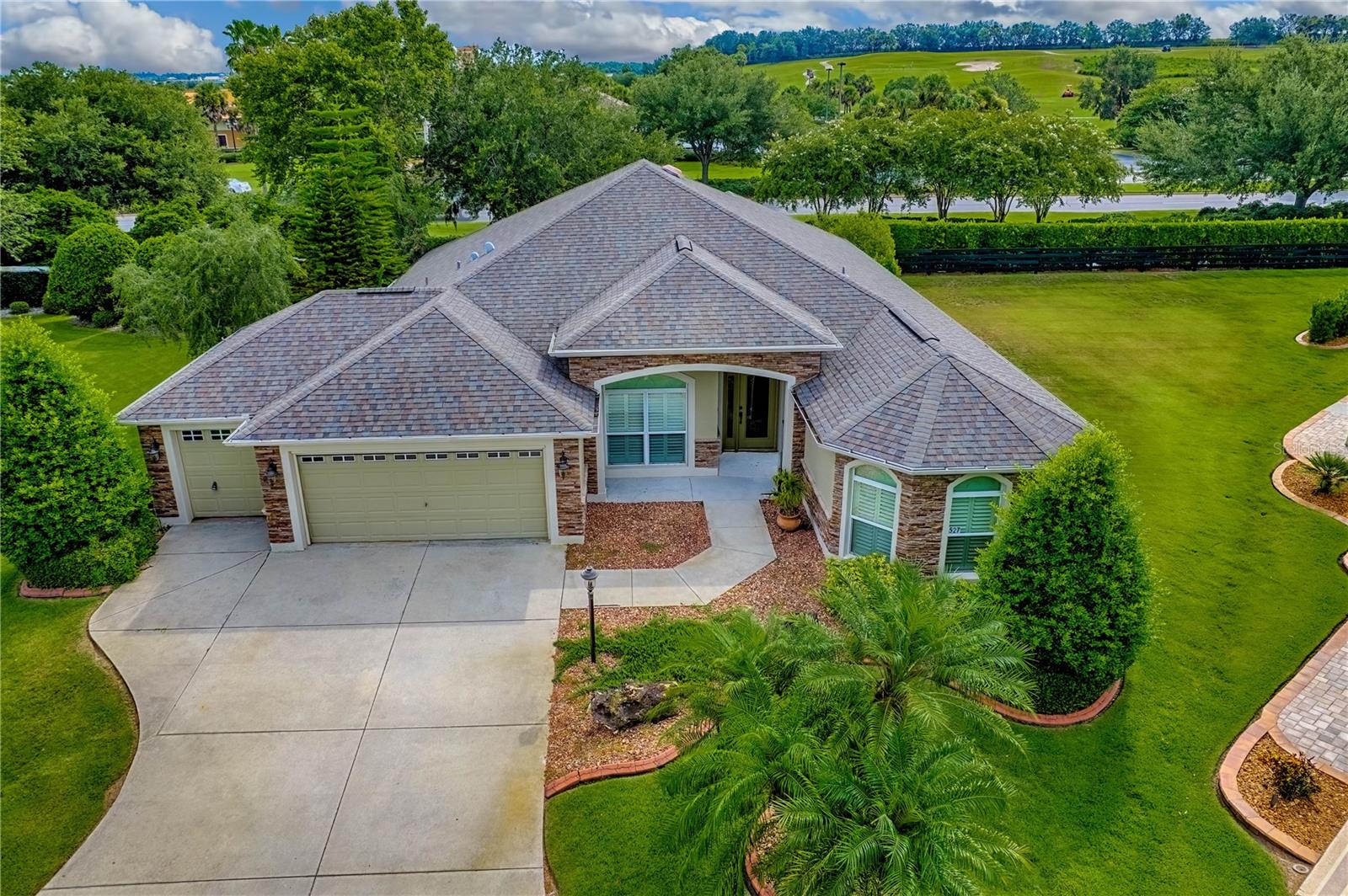 Listing photo id 65 for 527 Beville Place