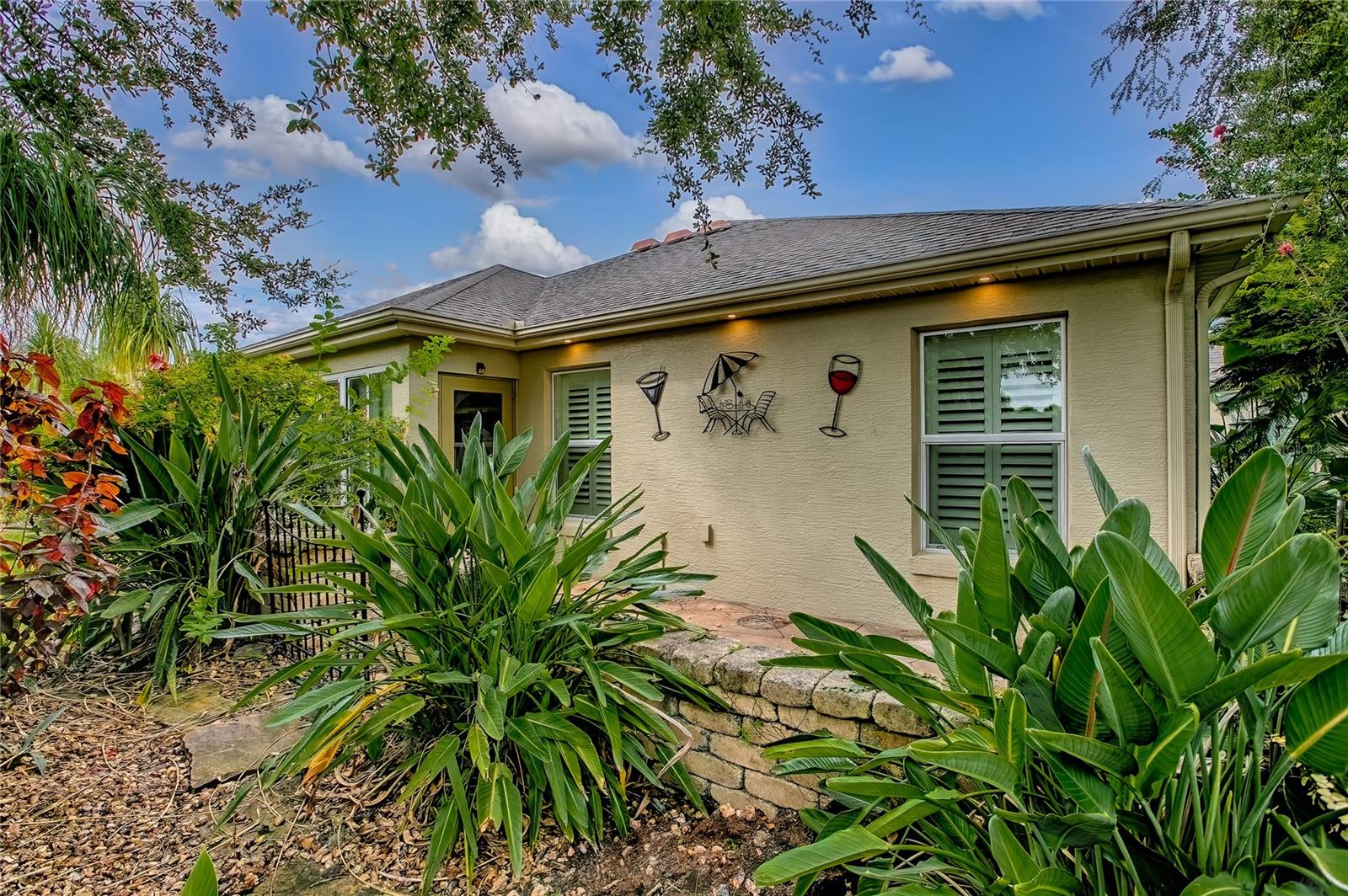 Listing photo id 67 for 527 Beville Place