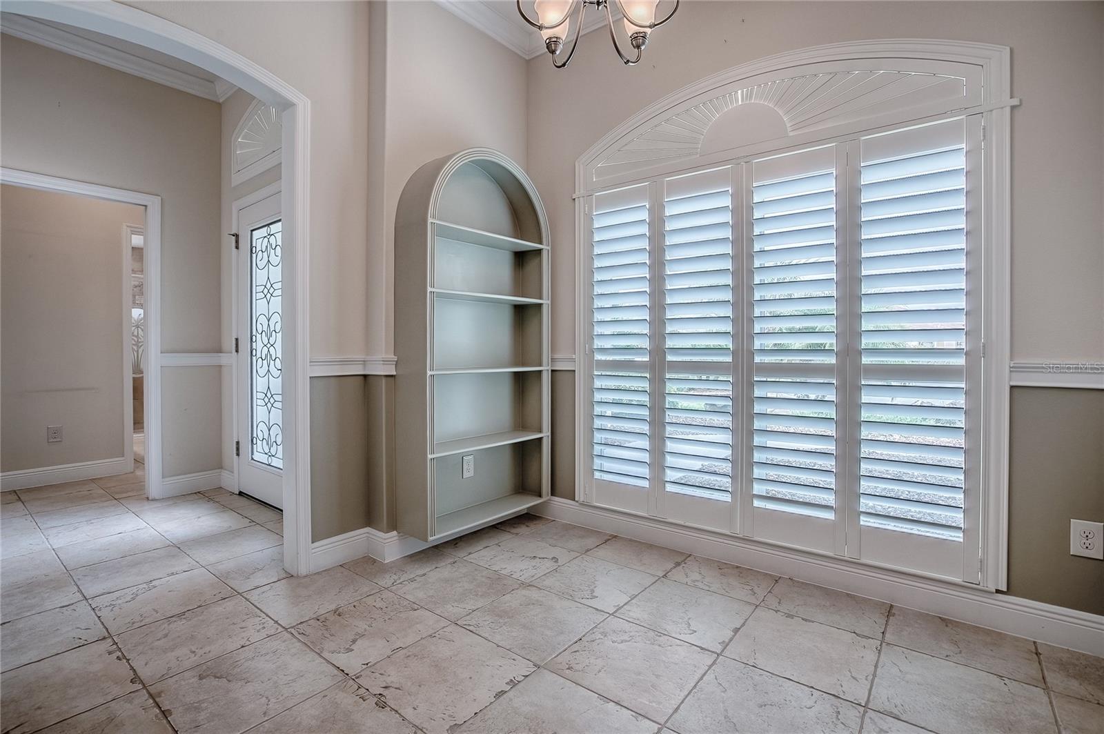 Listing photo id 5 for 527 Beville Place