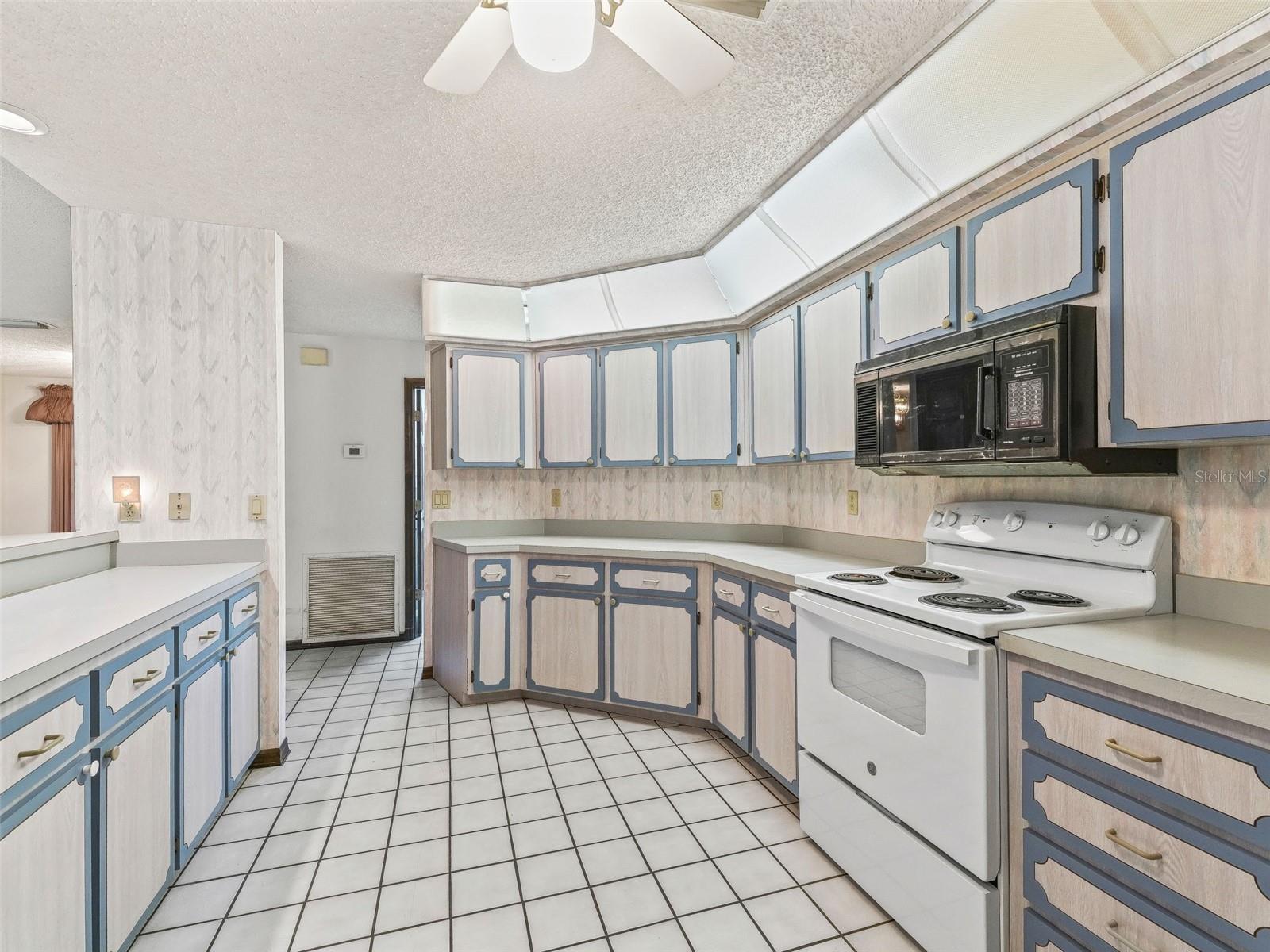Image 11 of 42 For 722 Cr 312  